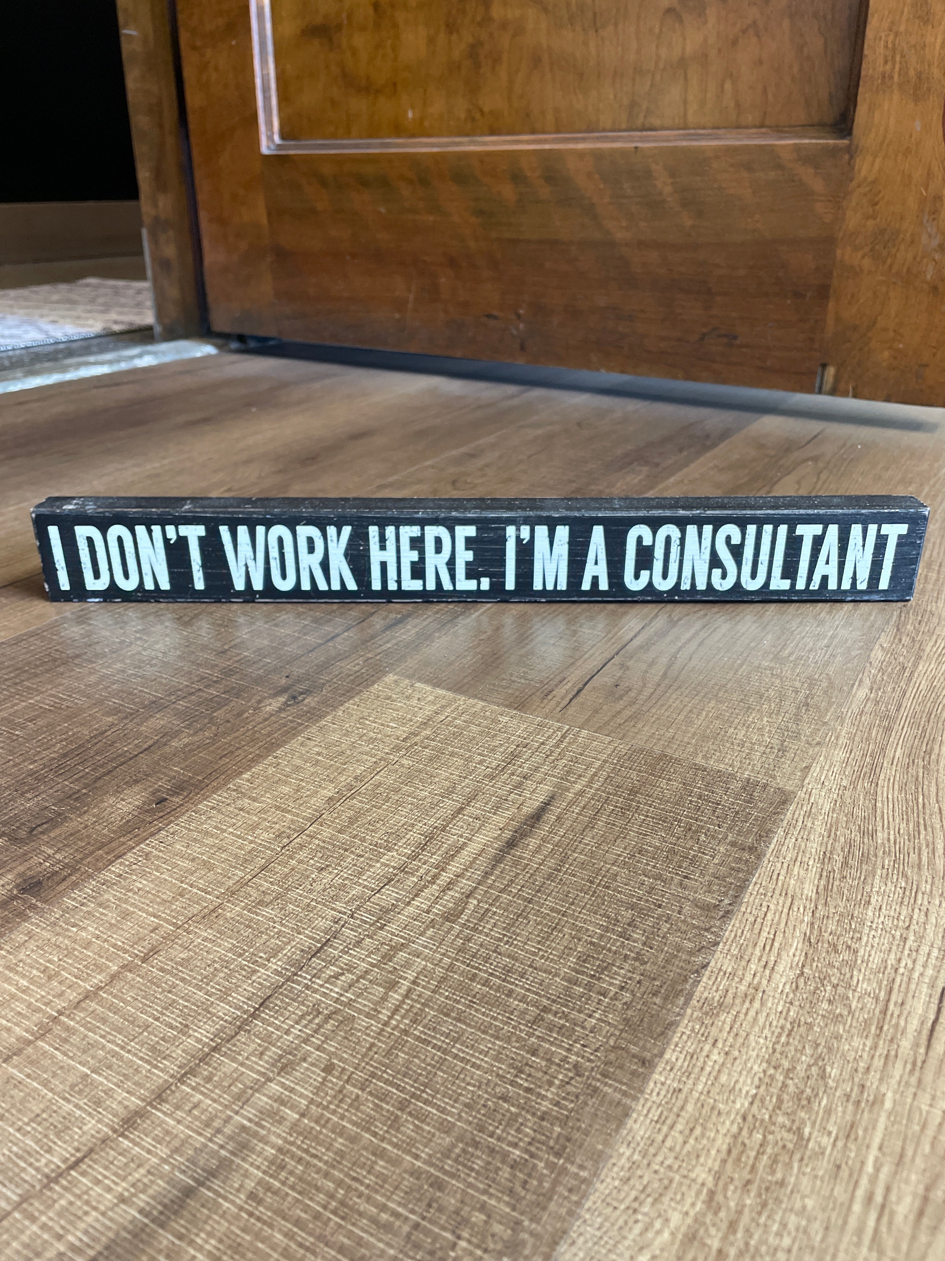 "I Don't Work Here. I'm a Consultant" Wood Plaque