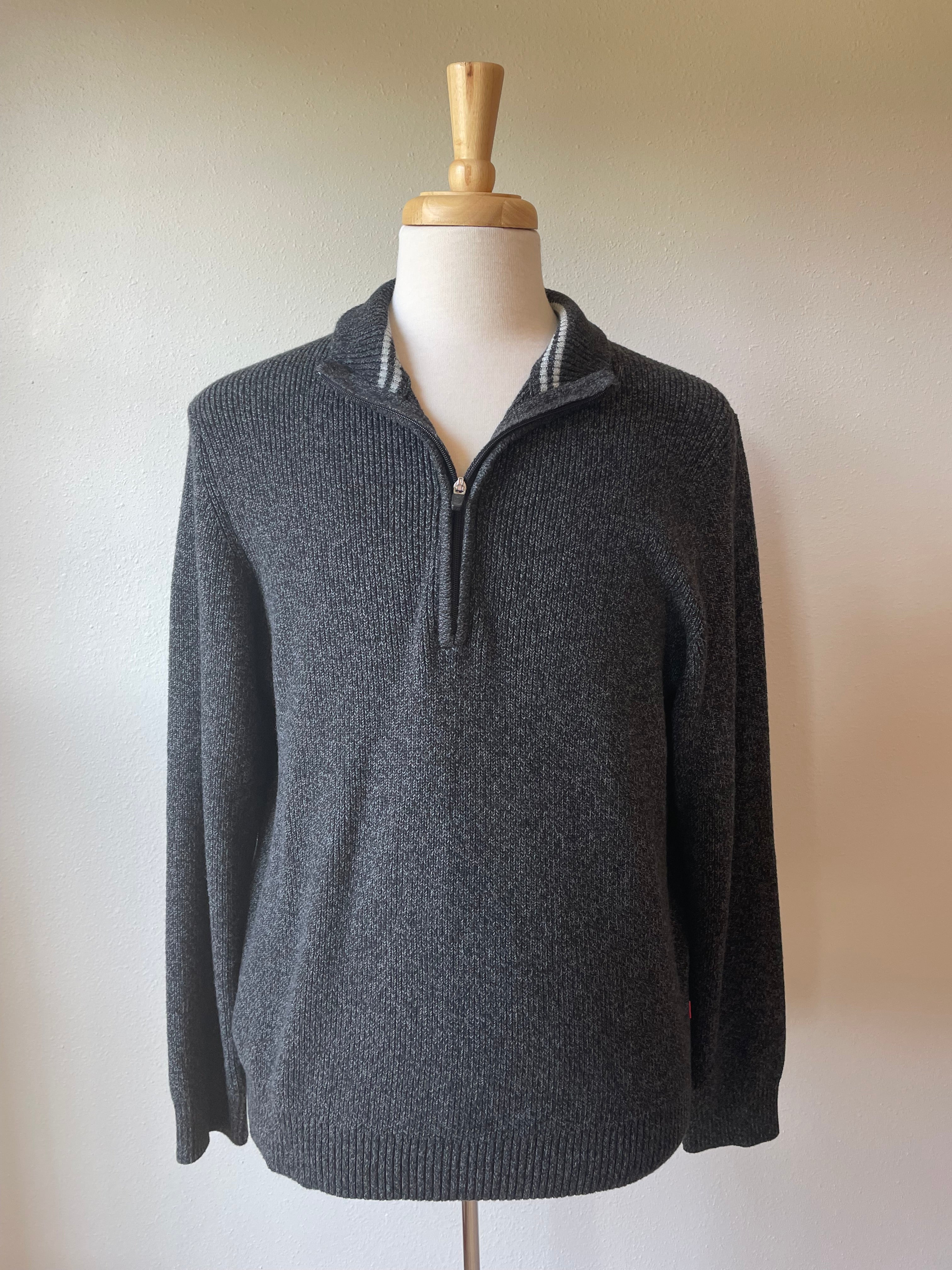 IZOD Quarter Zip Men's Sweater (XL)