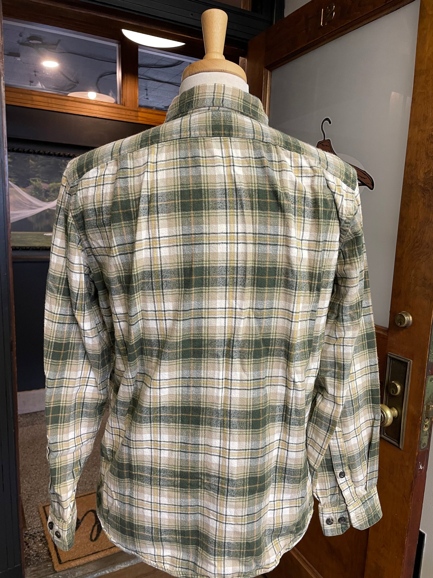 Eddie Bauer Relaxed Fit Men's Flannel (M)