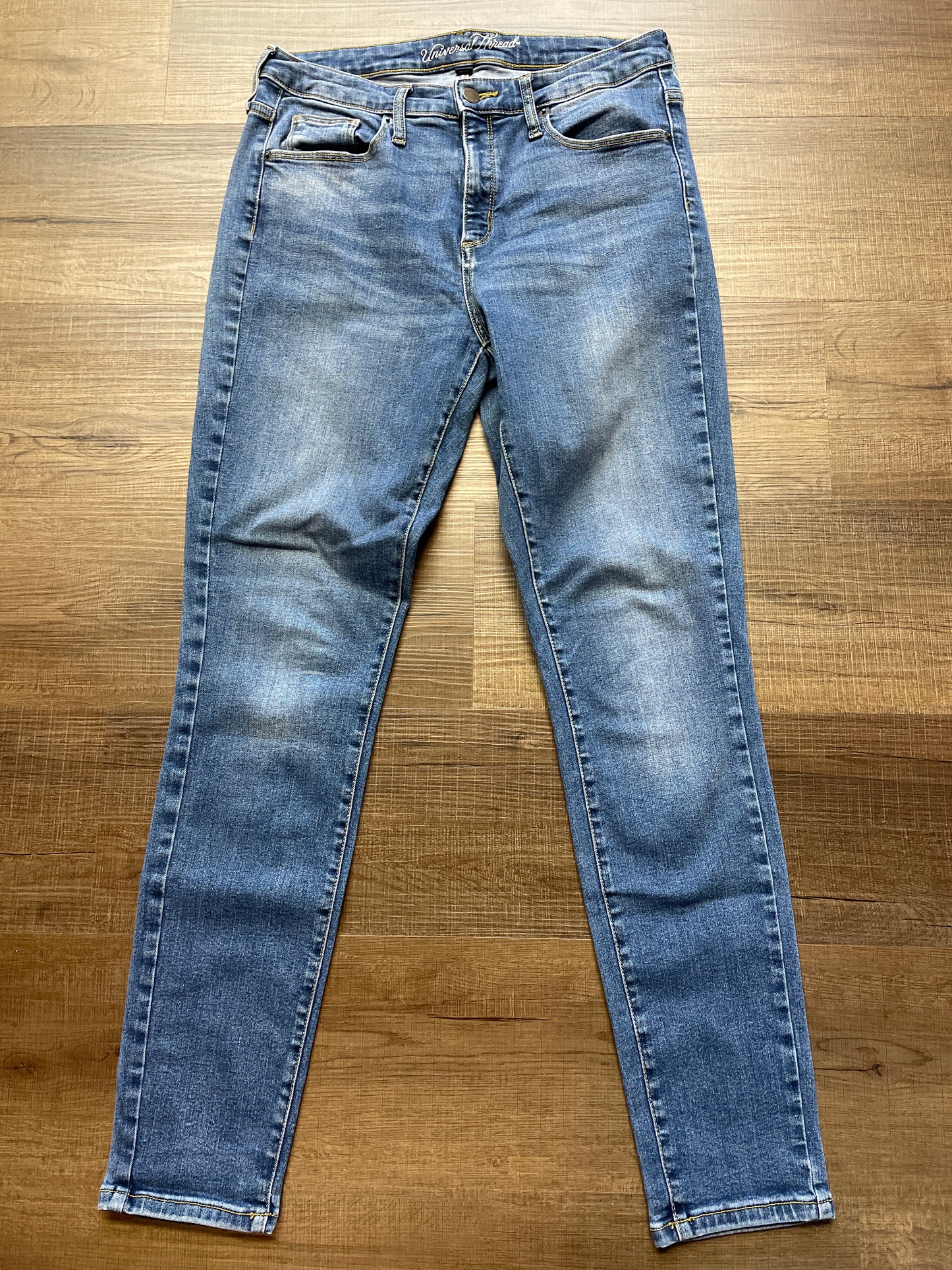 Universal Thread High Rise Skinny Jean (12/31R)