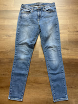 Universal Thread High Rise Skinny Jean (12/31R)