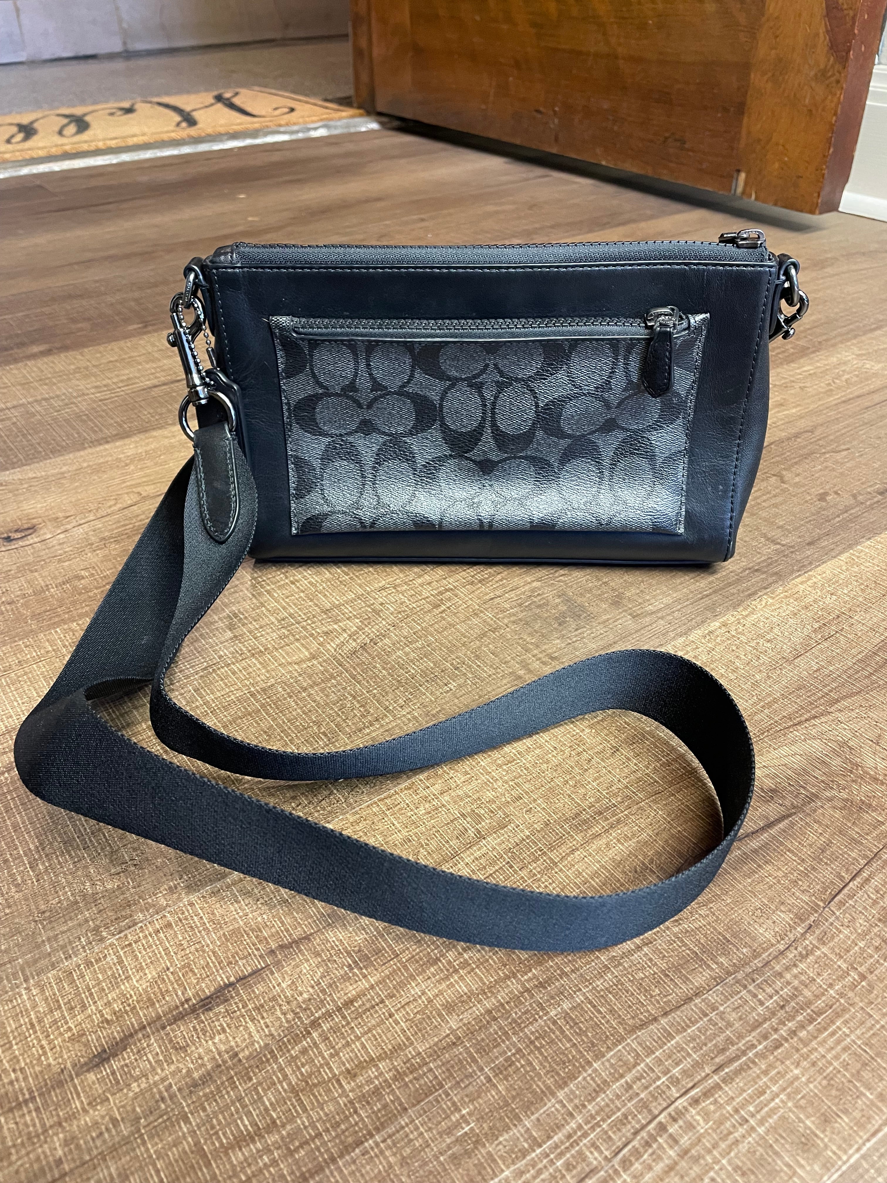 Coach Outlet Holden Crossbody In Signature