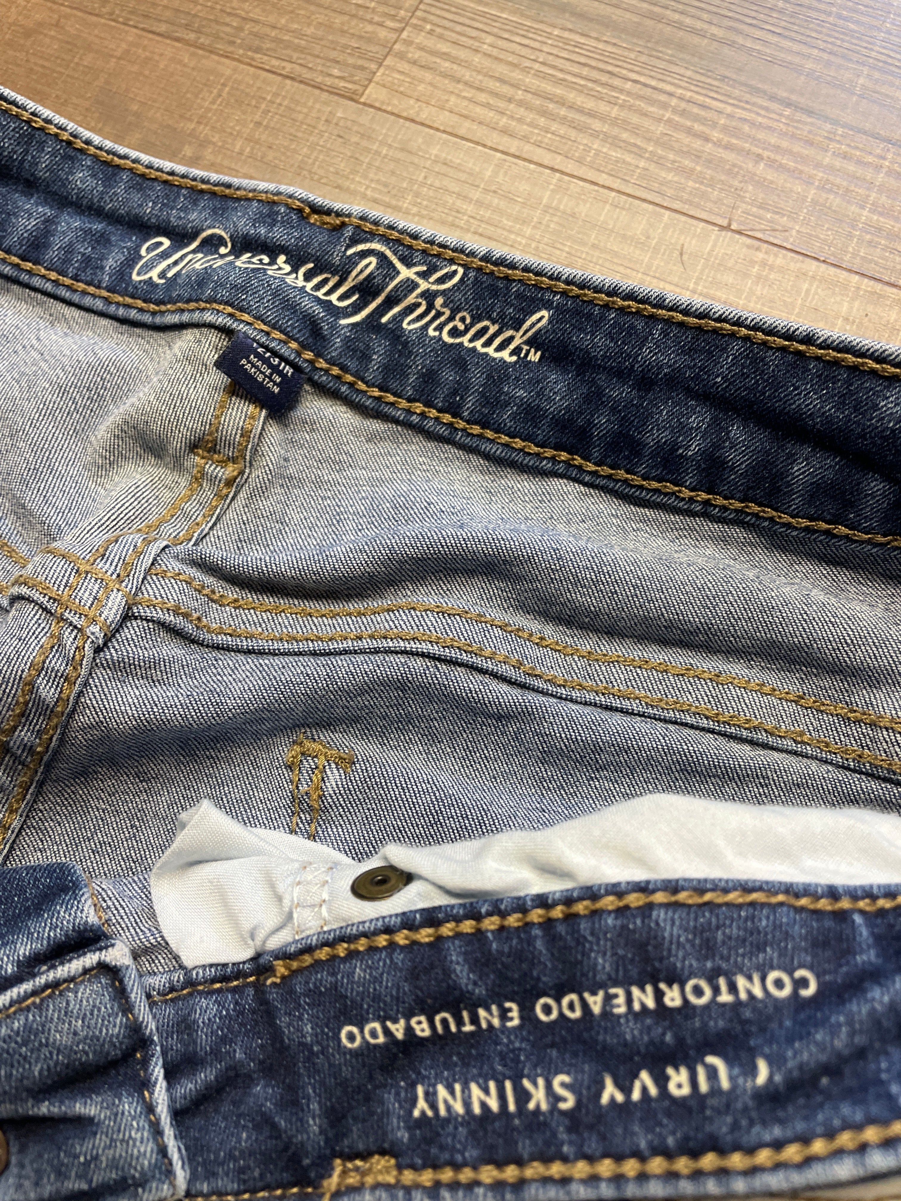 Universal Thread Curvy Skinny Jean (12/31R)