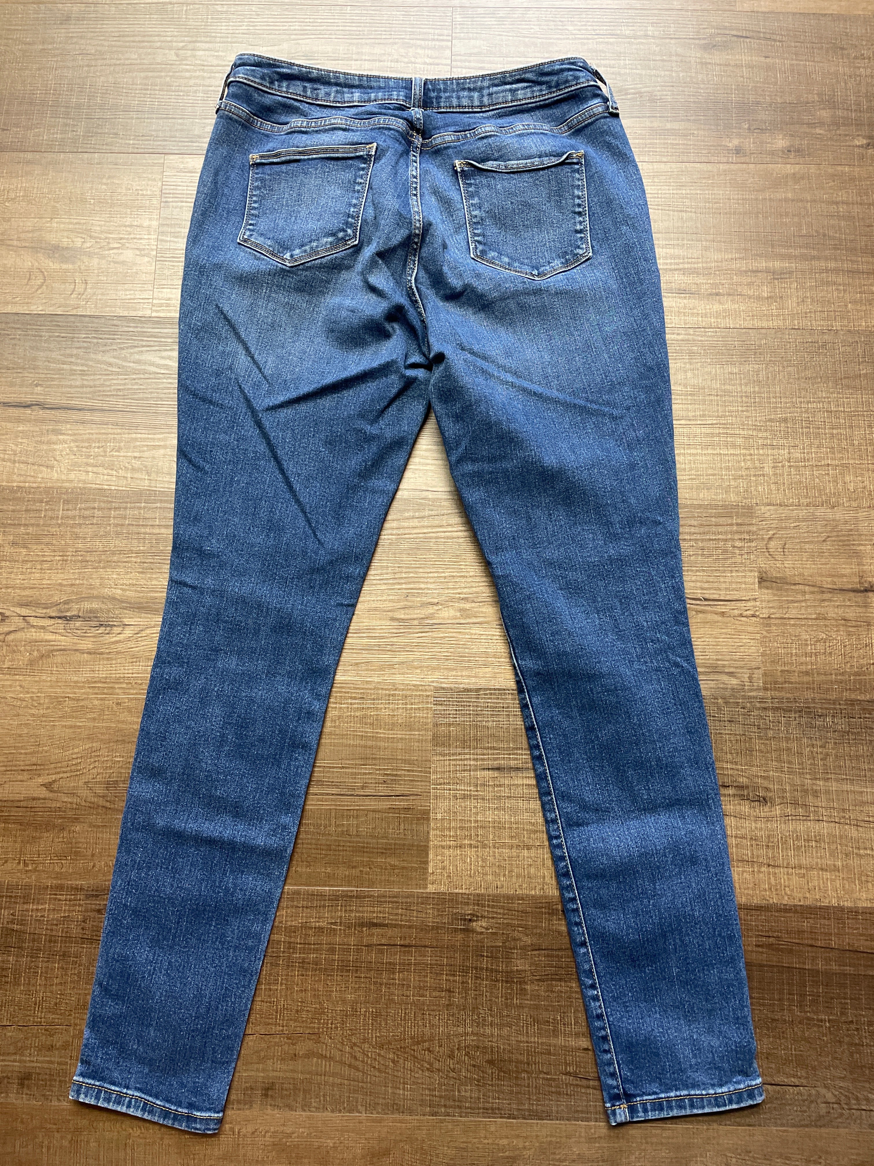 Universal Thread Curvy Skinny Jean (12/31R)