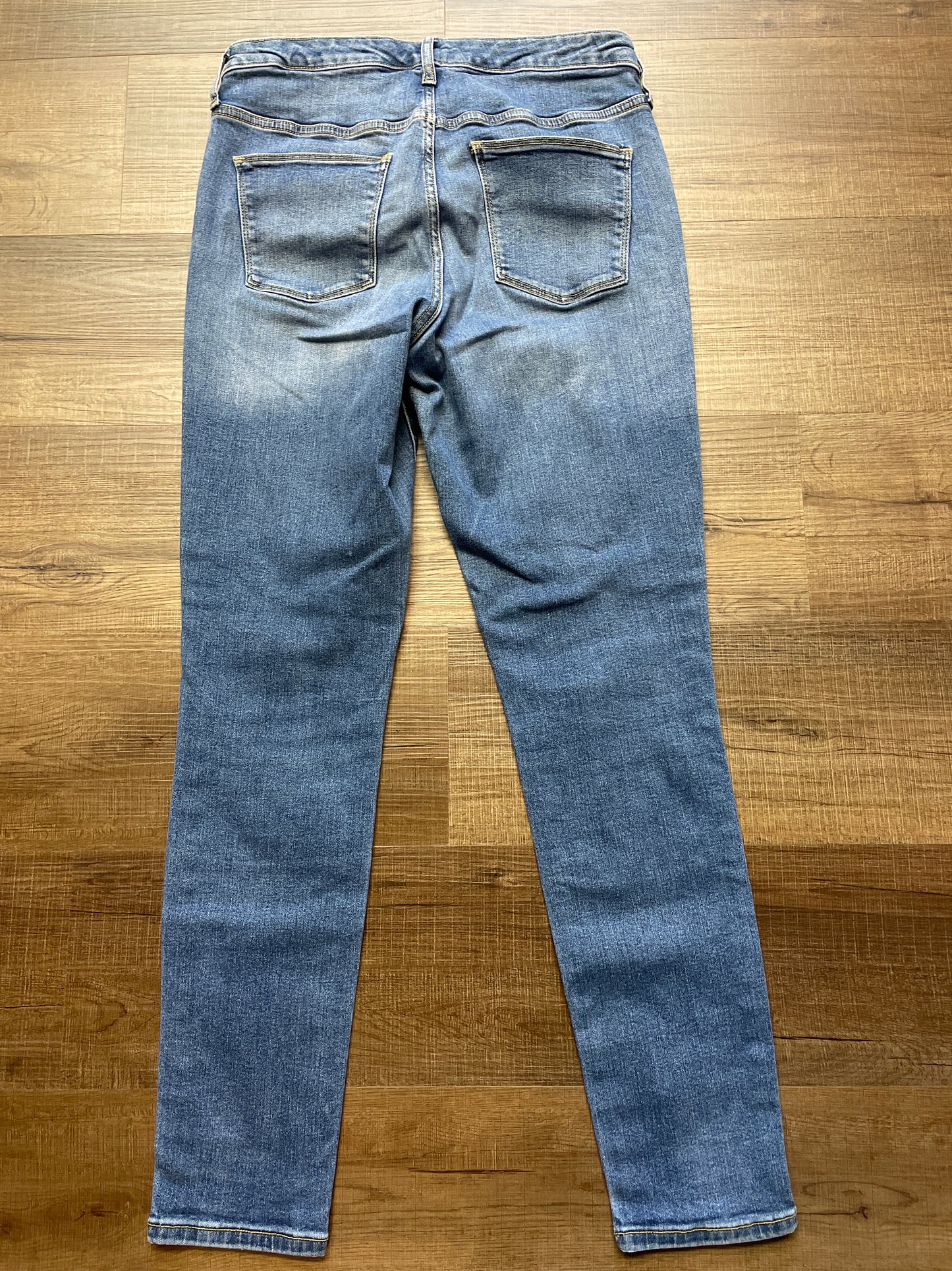Universal Thread High Rise Skinny Jean (12/31R)
