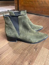 Marc Fisher Yale Chelsea Green Suede Ankle Boots (9M)