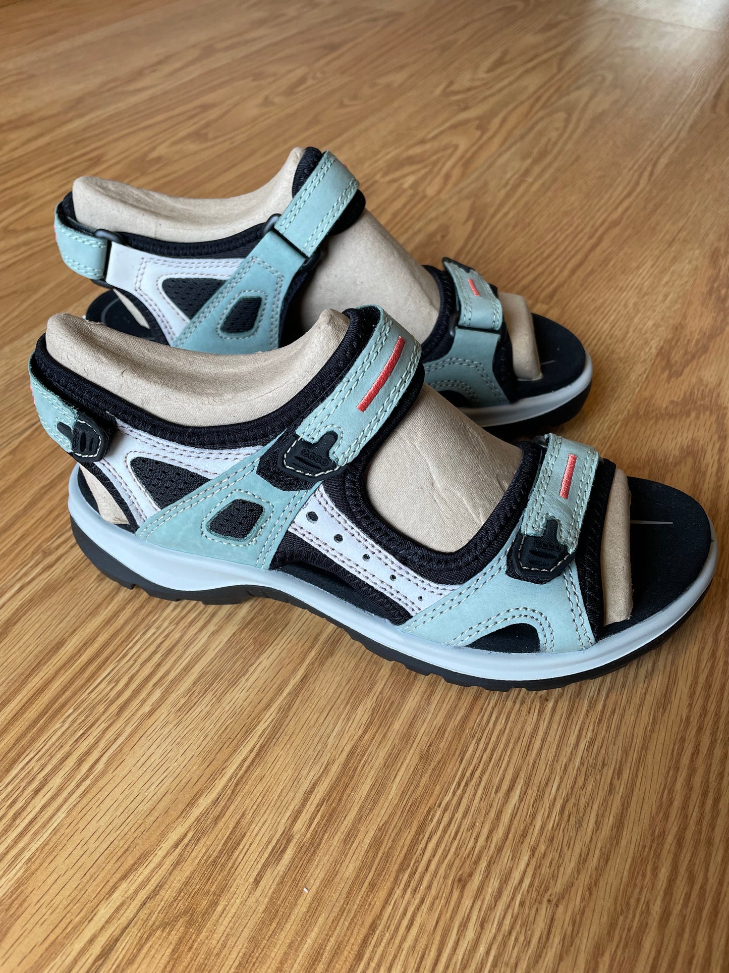 NEW Ecco Offroad Yucatan Sandal (8-8.5)