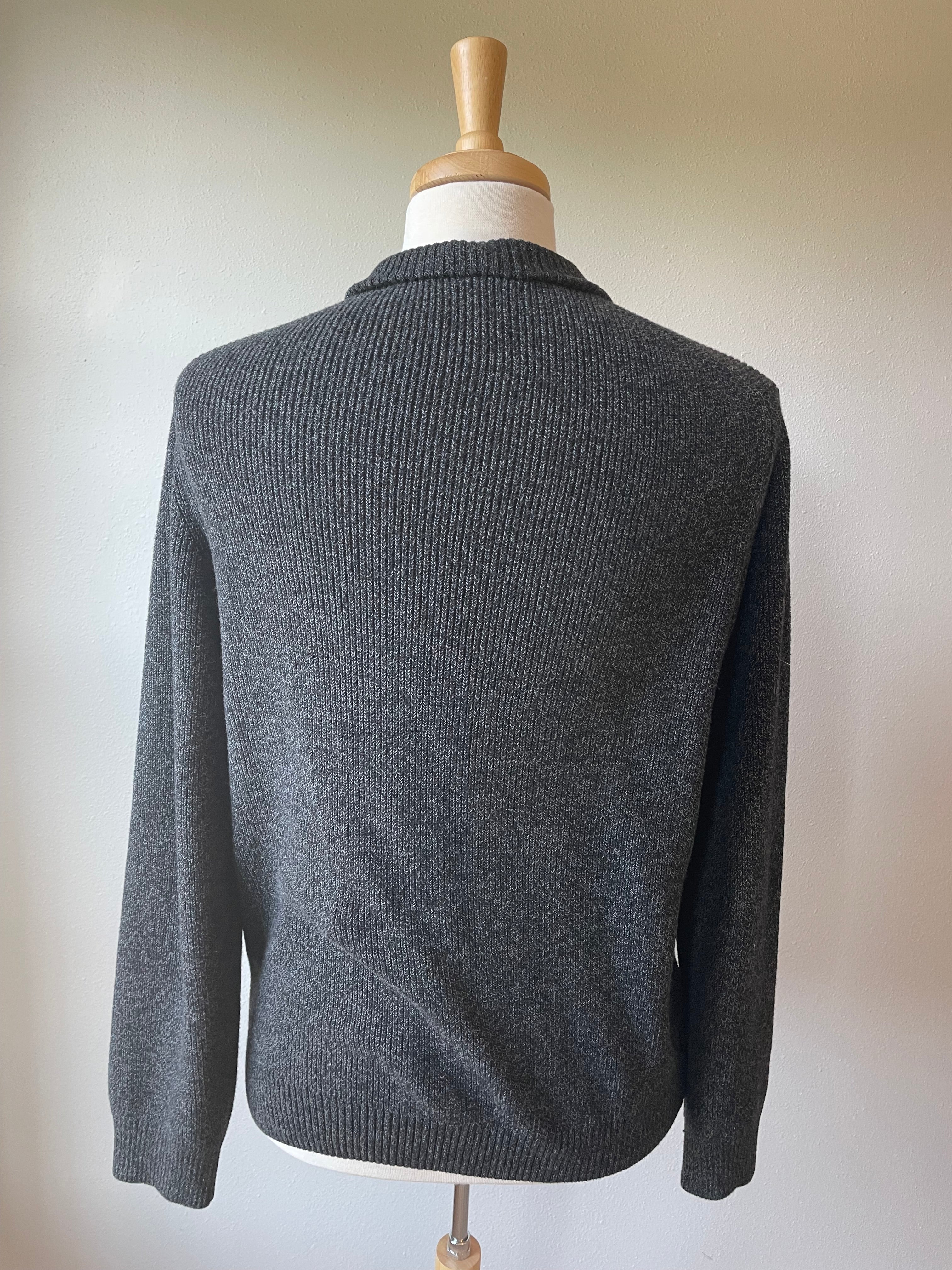 IZOD Quarter Zip Men's Sweater (XL)