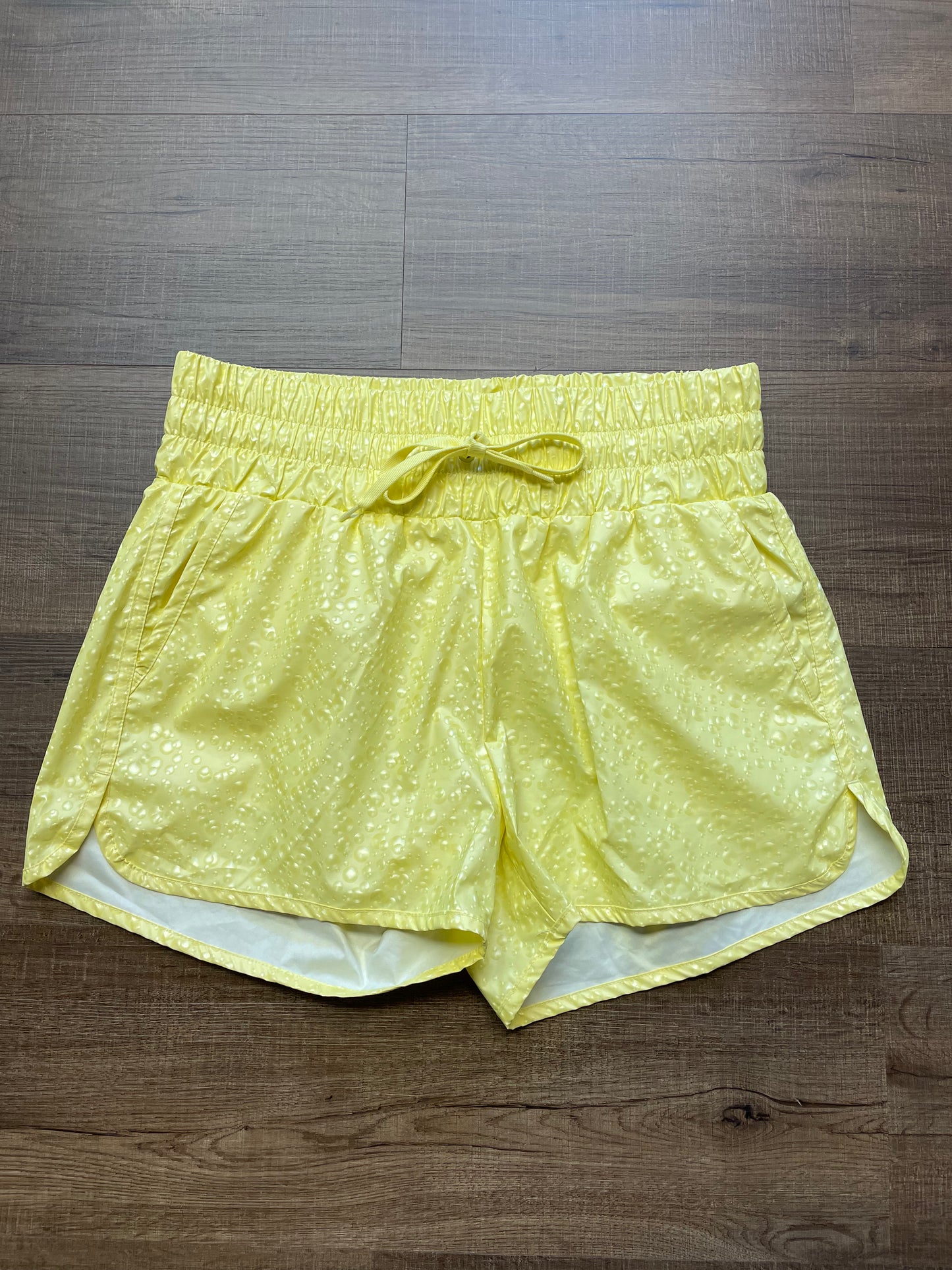 ZYIA Active High Rise Rain Drop Print Bomber Shorts (M)