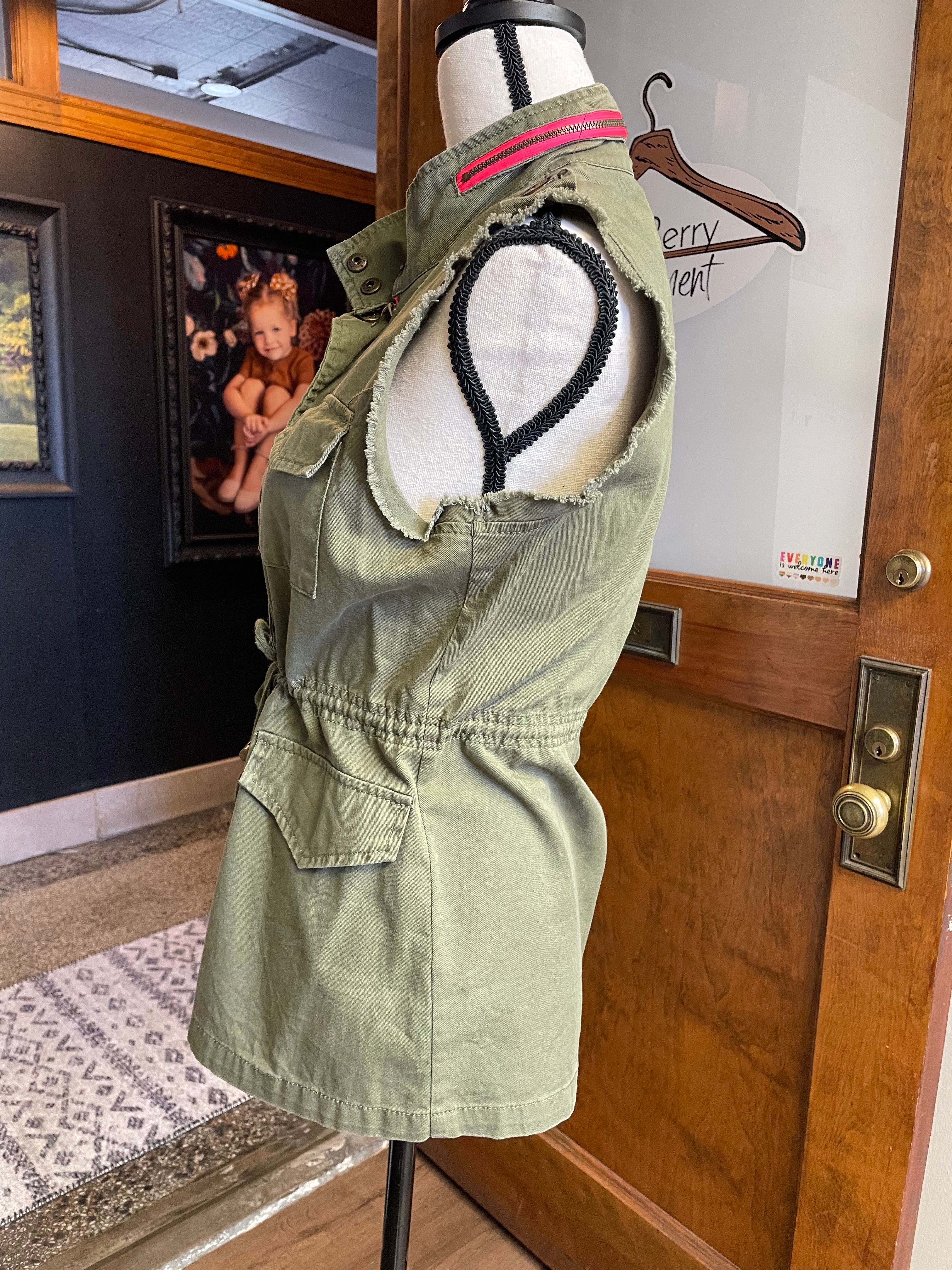 Ali & Kris Cargo Vest (S)