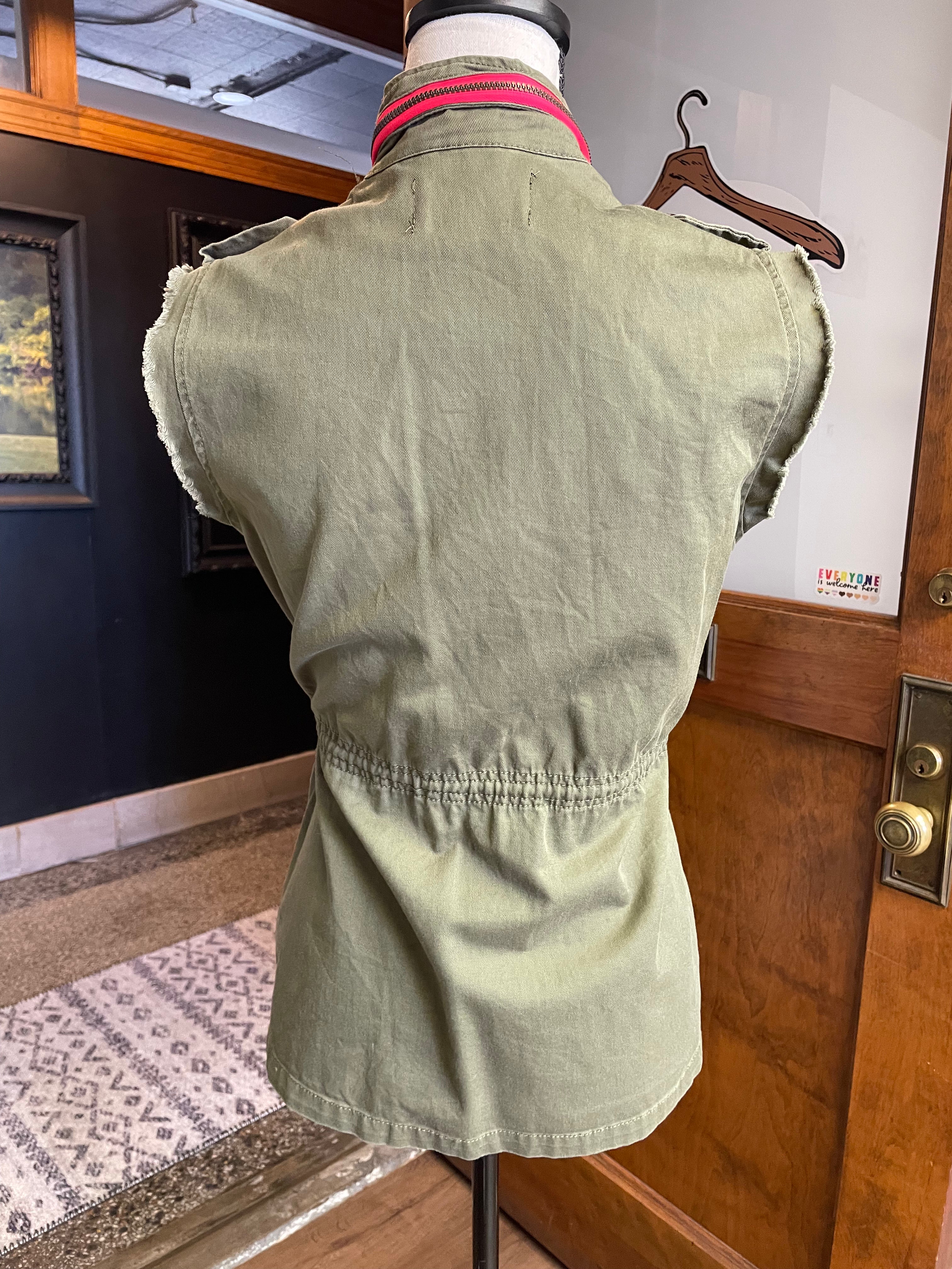 Ali & Kris Cargo Vest (S)