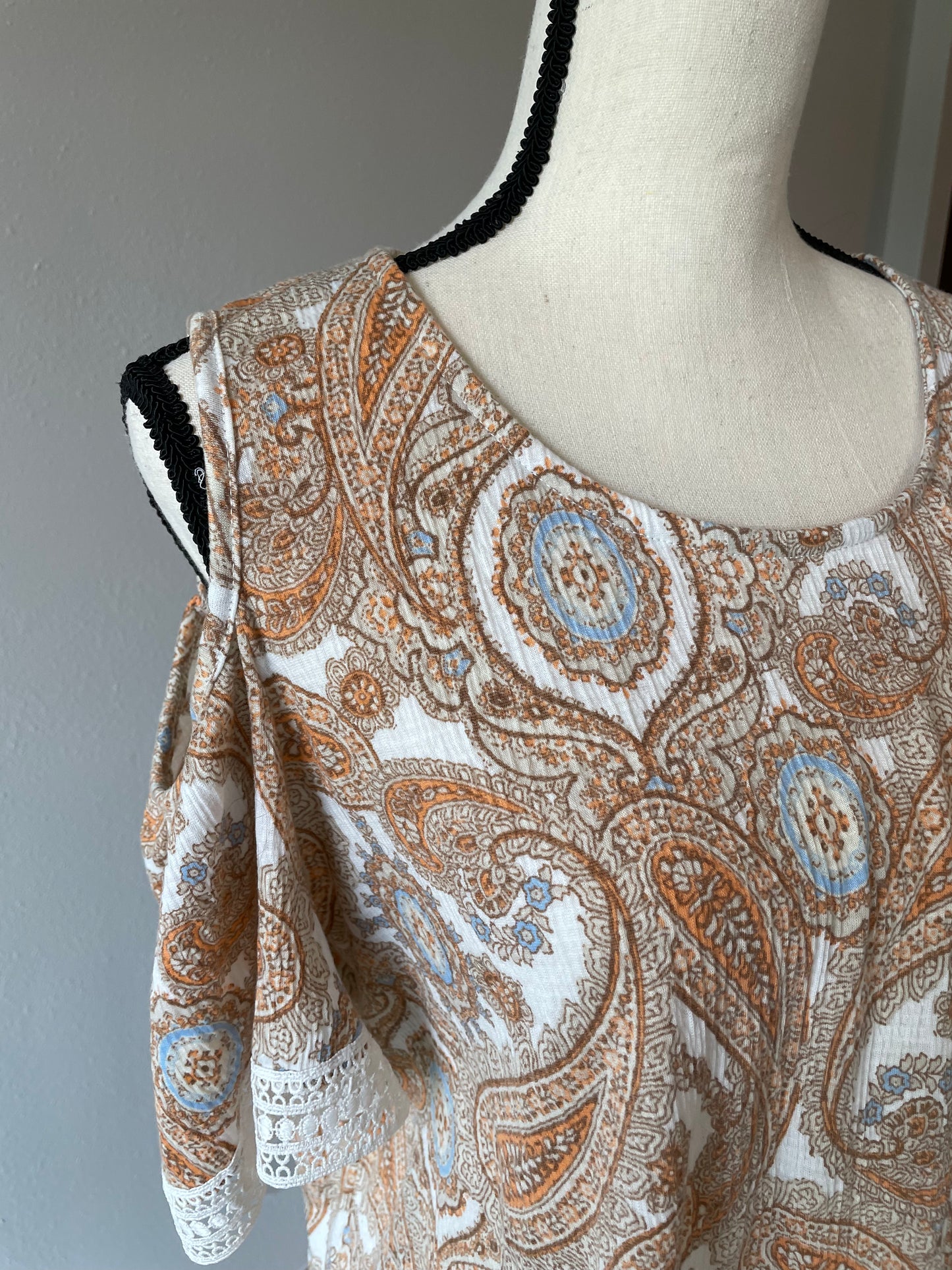 Est 1946 Women's Peekaboo Shoulder Top (18/20W)