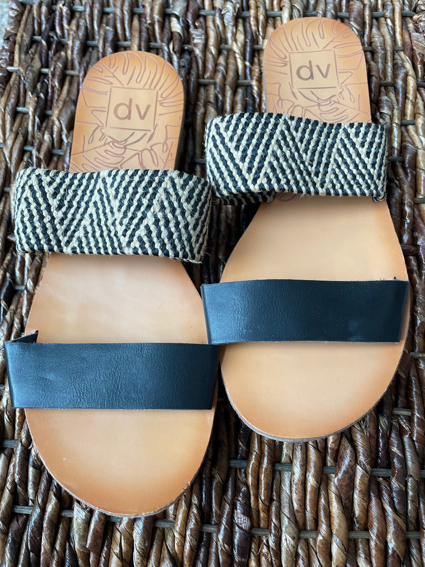 DV Dolce Vita Sandals (W9)