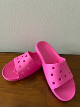 Crocs Classic Sandal, Fuchsia Fun (W9) - BinxBerry Consignment