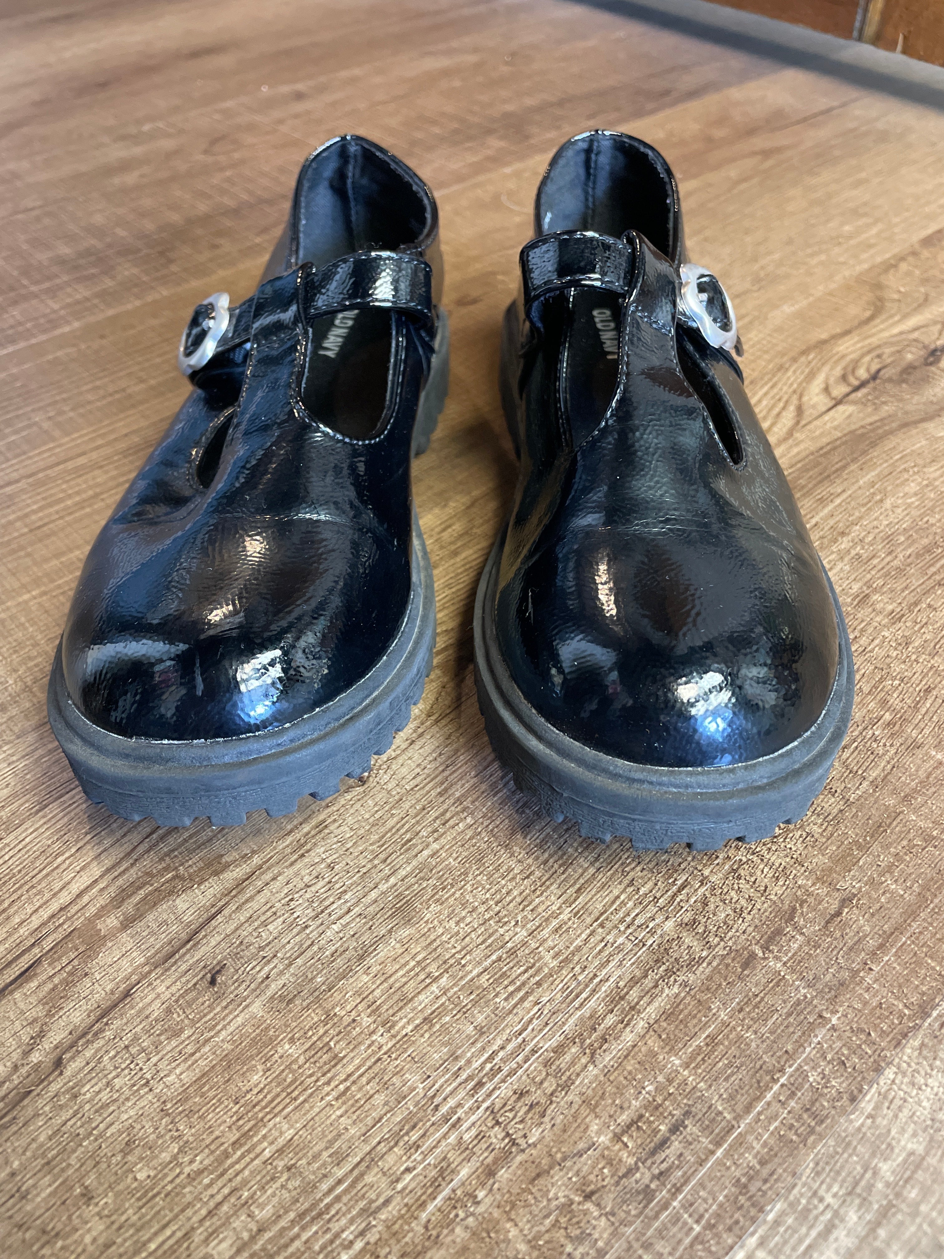 Old Navy Girls Mary Jane Shoes (2)