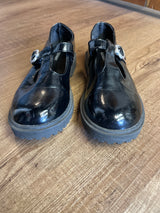Old Navy Girls Mary Jane Shoes (2)