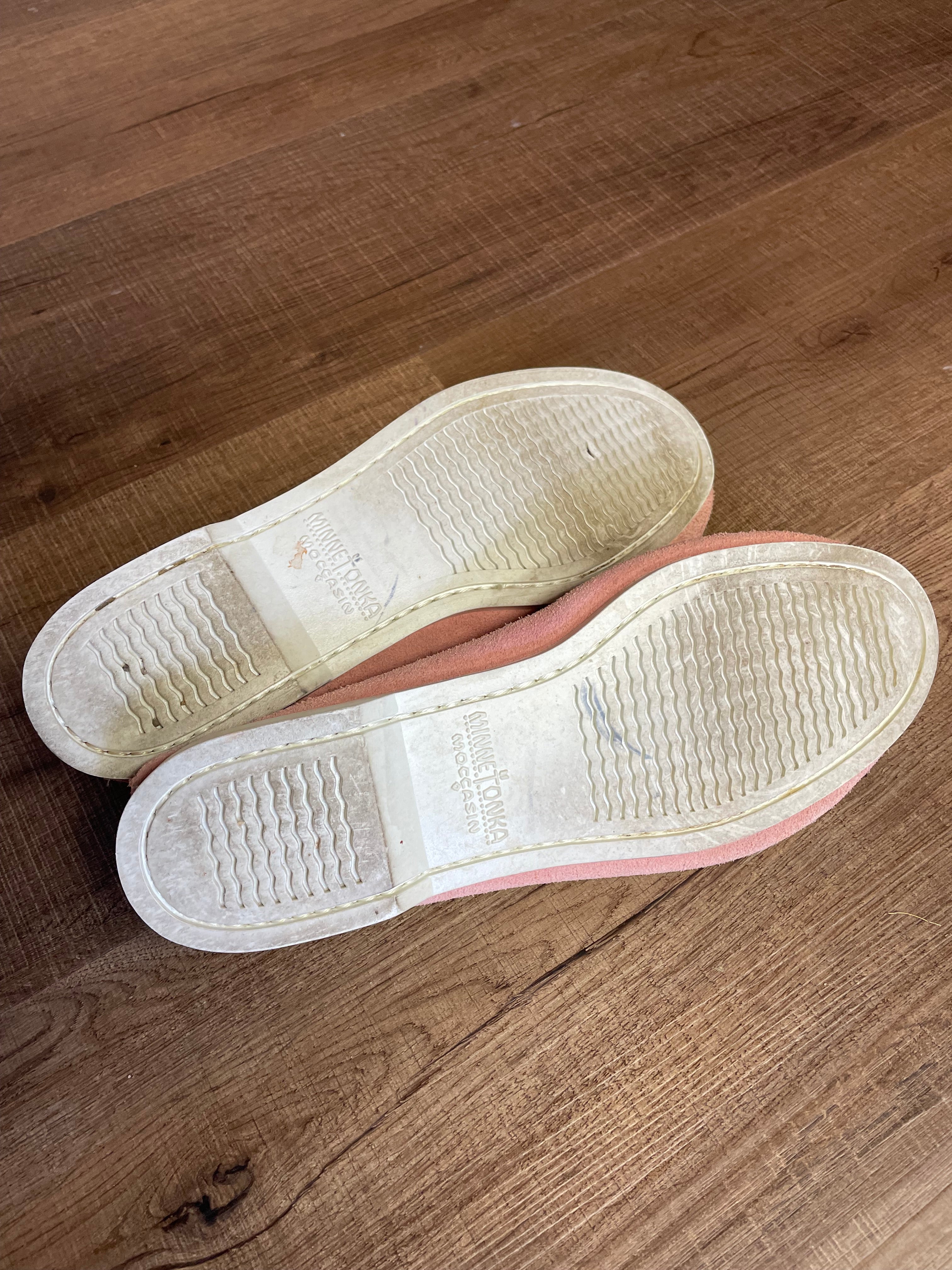 Minnetonka Pink Leather Moccasins (10)