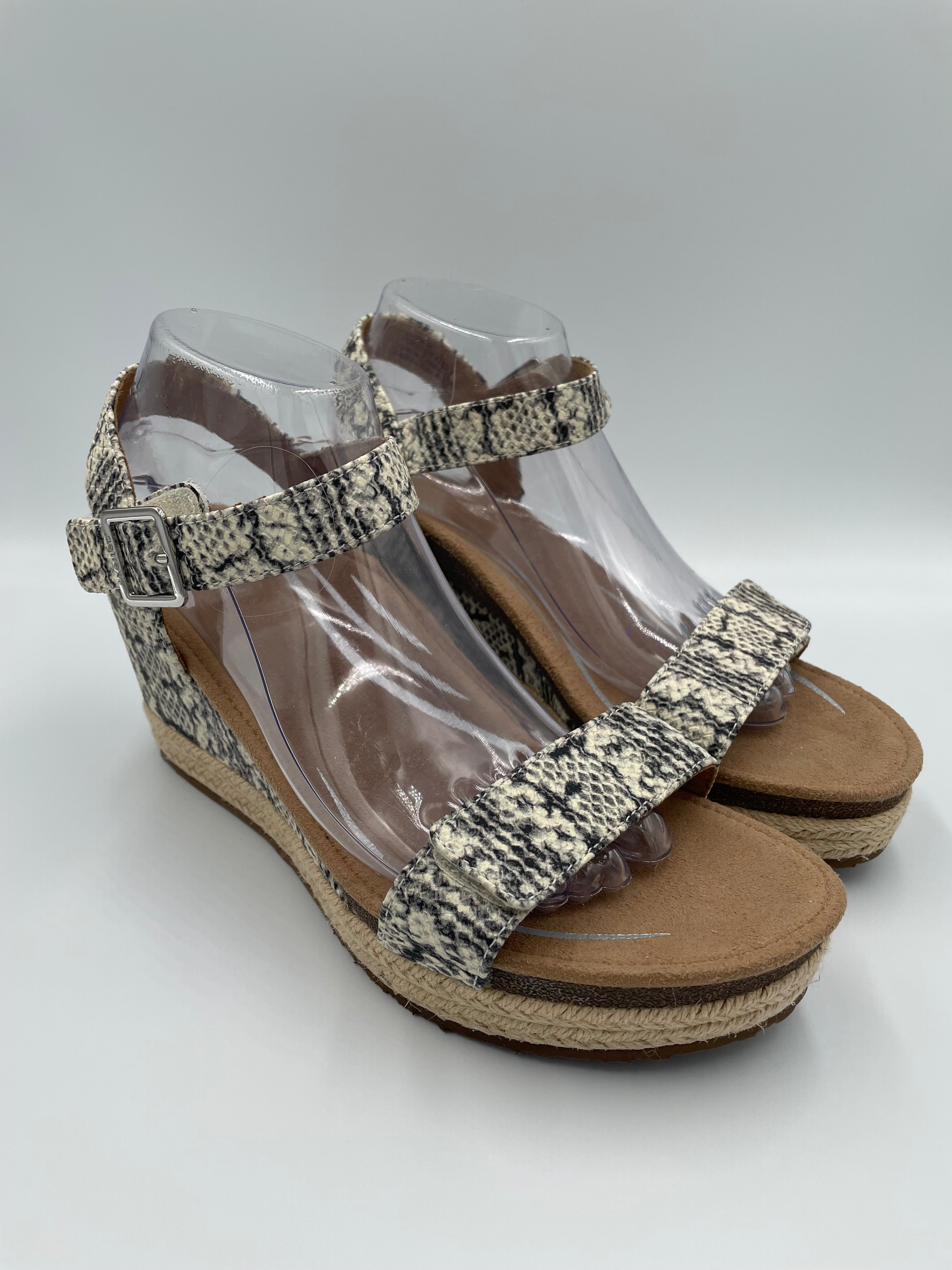 Aetrex Sydney Snake Quarter Strap Women's Wedge (10) - BinxBerry Consignment
