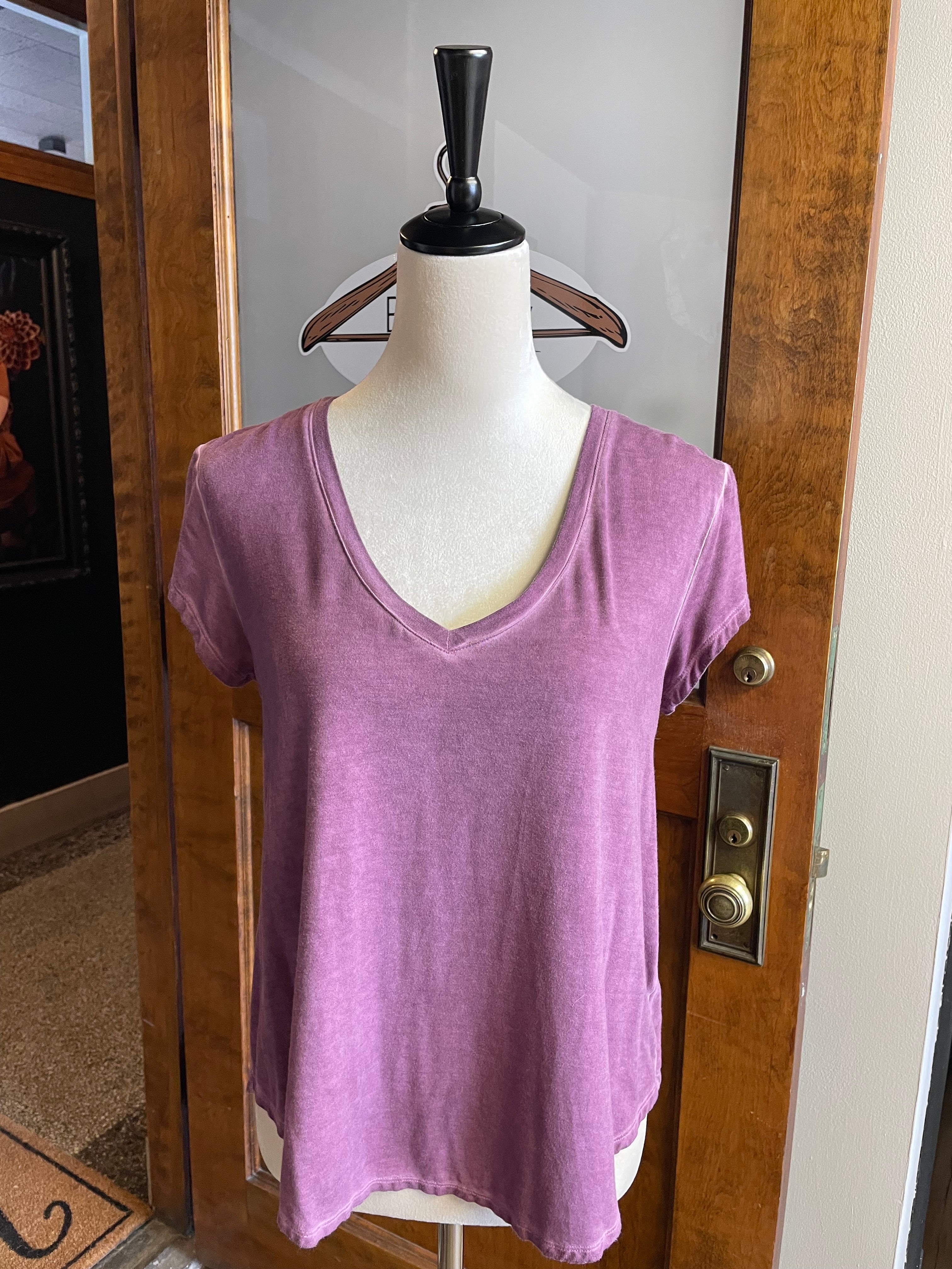 American Eagle Favorite V-Neck Tee (M)