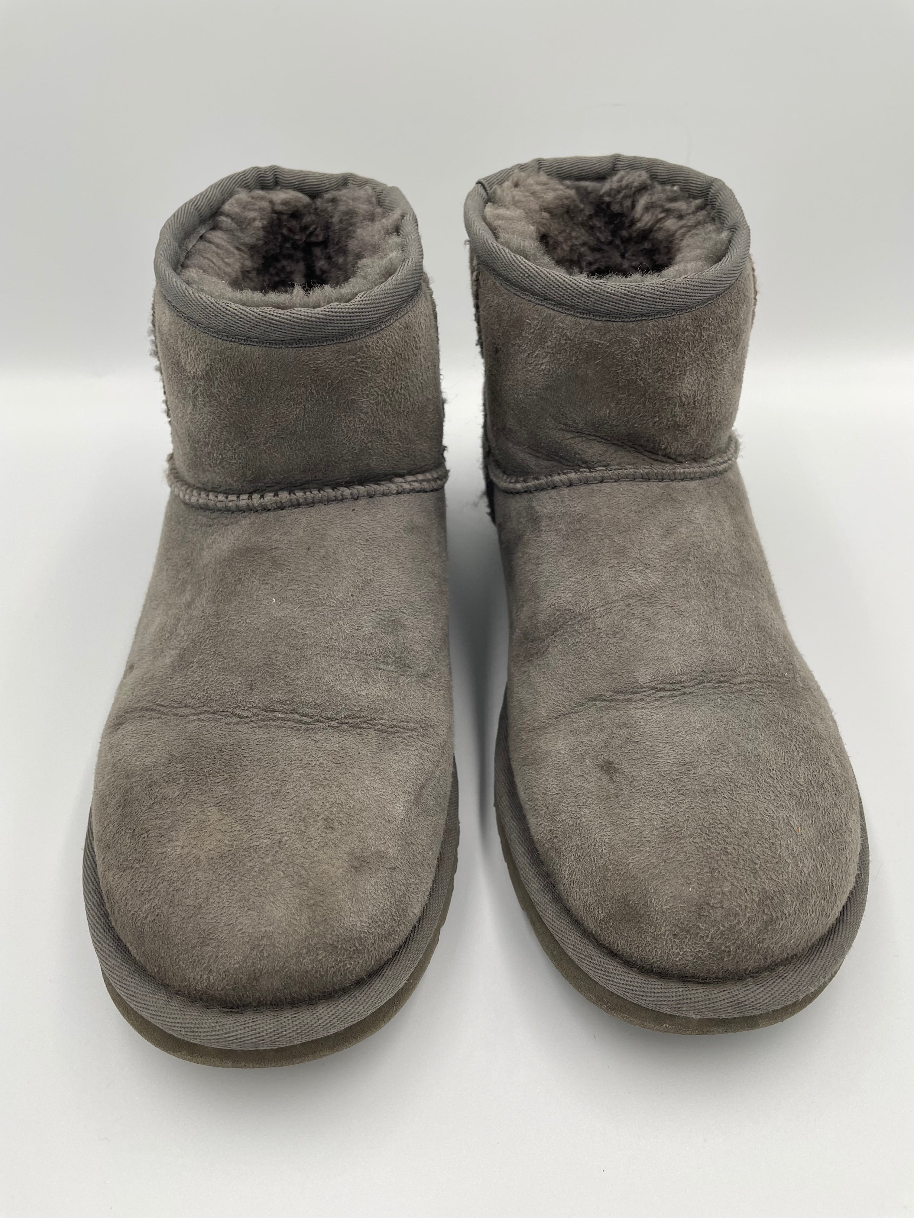 UGG Australia Classic Women's Mini Boots (6) - BinxBerry Consignment