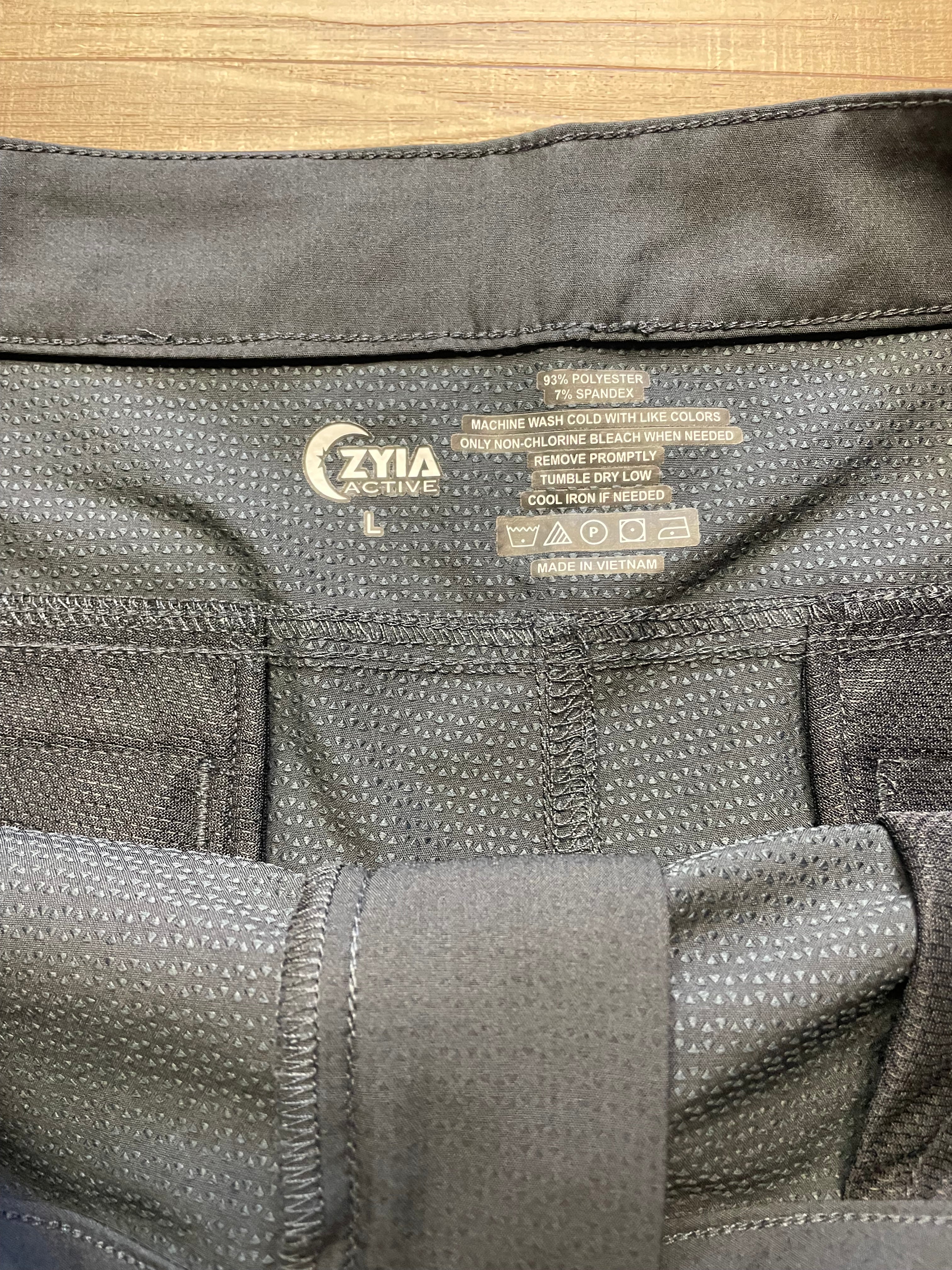 Zyia Active Women's Cuffed Shorts (L)