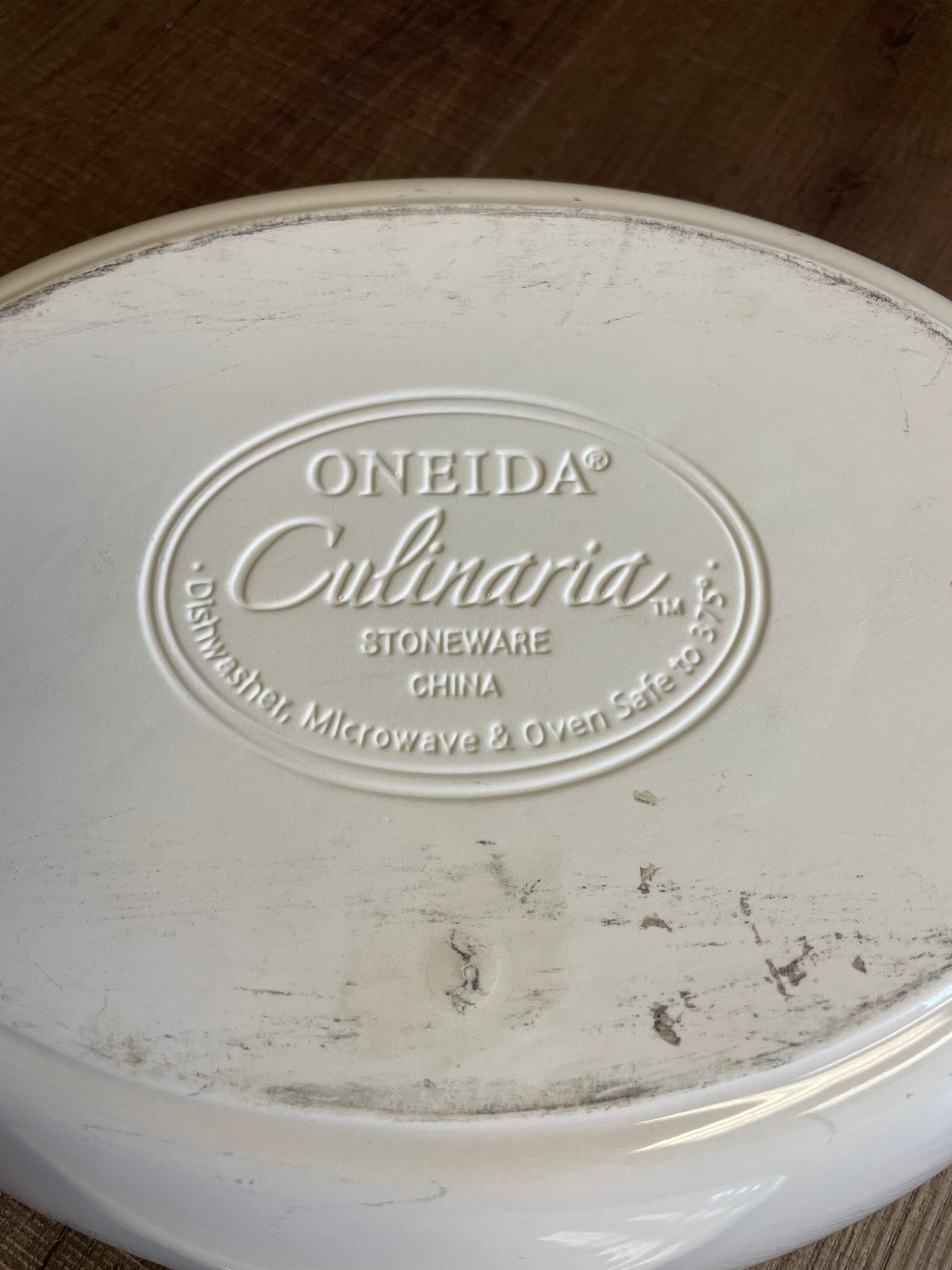 Oneida Culinaria 9x12 Oval Lidded Stoneware Casserole