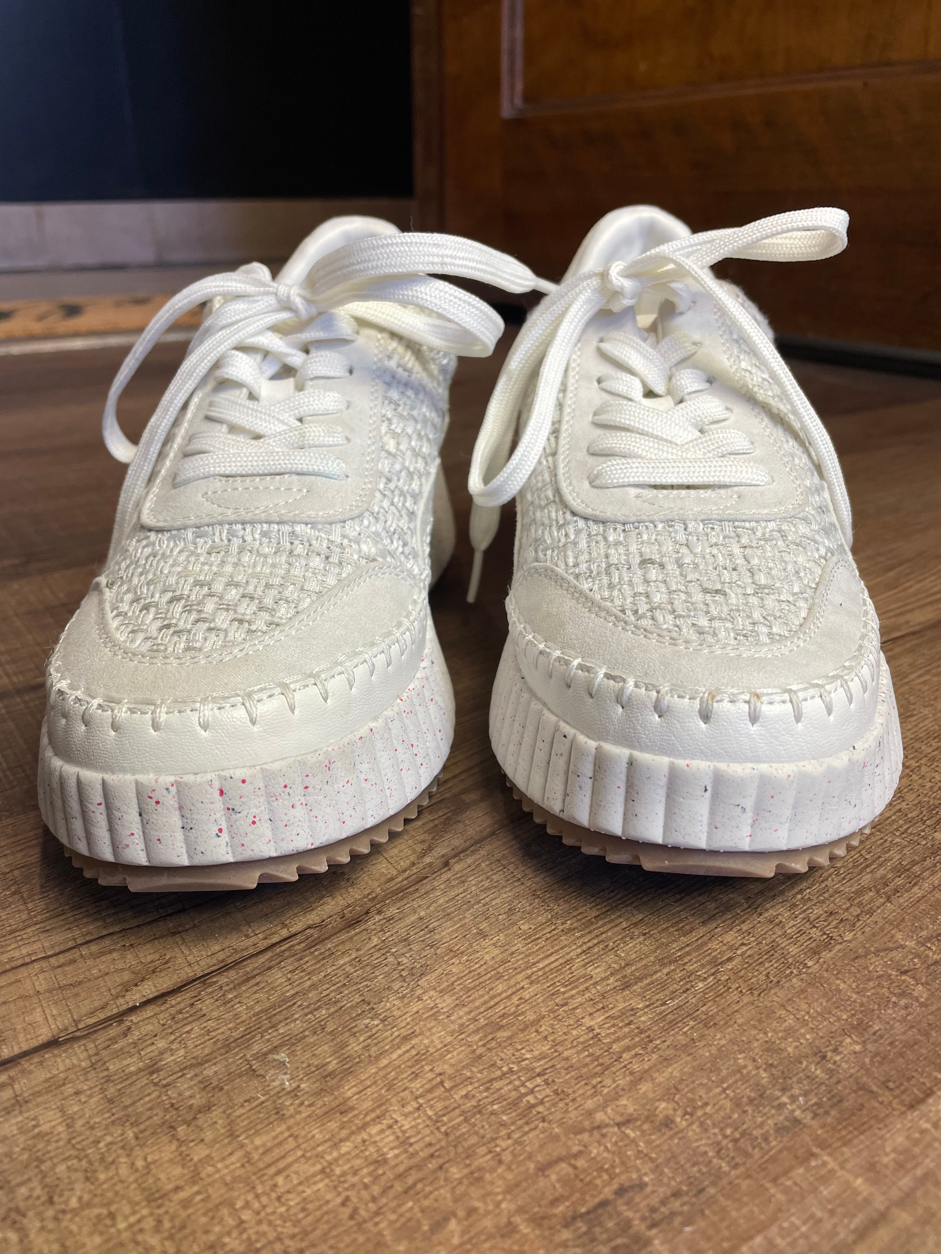 Universal Thread Sneakers (9.5)