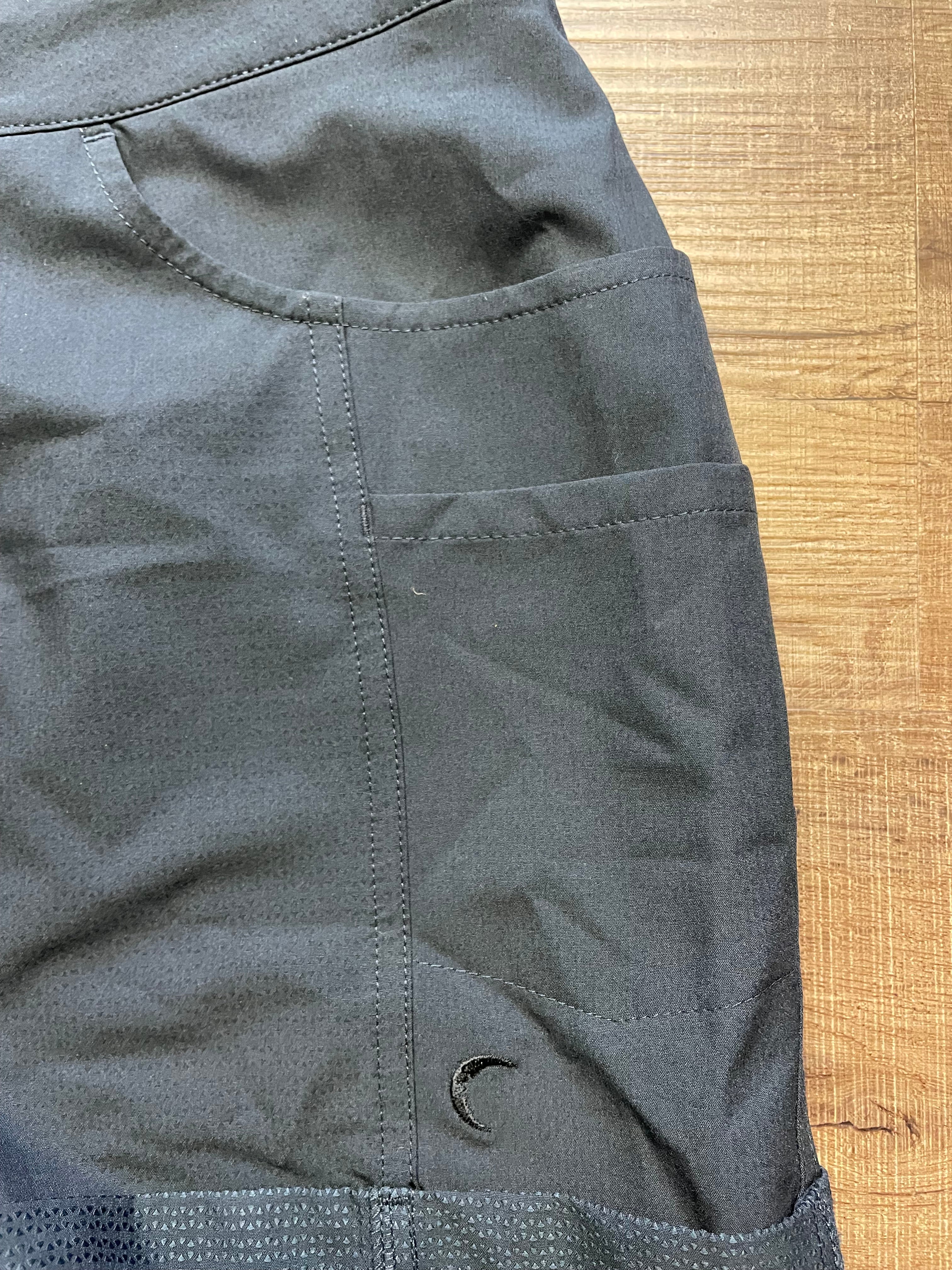 Zyia Active Women's Cuffed Shorts (L)