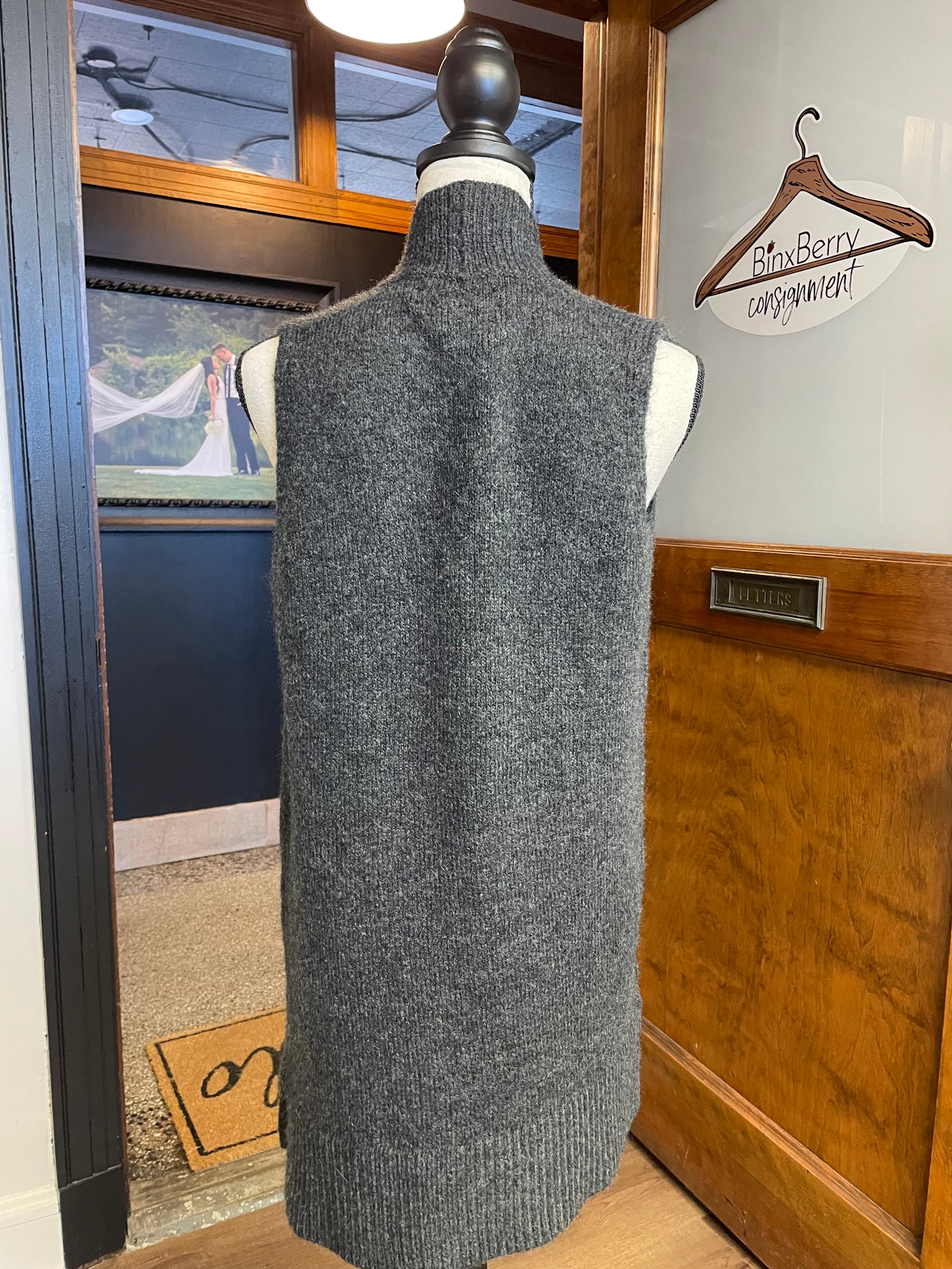 Loft Sleeveless Cardigan (XS/S)