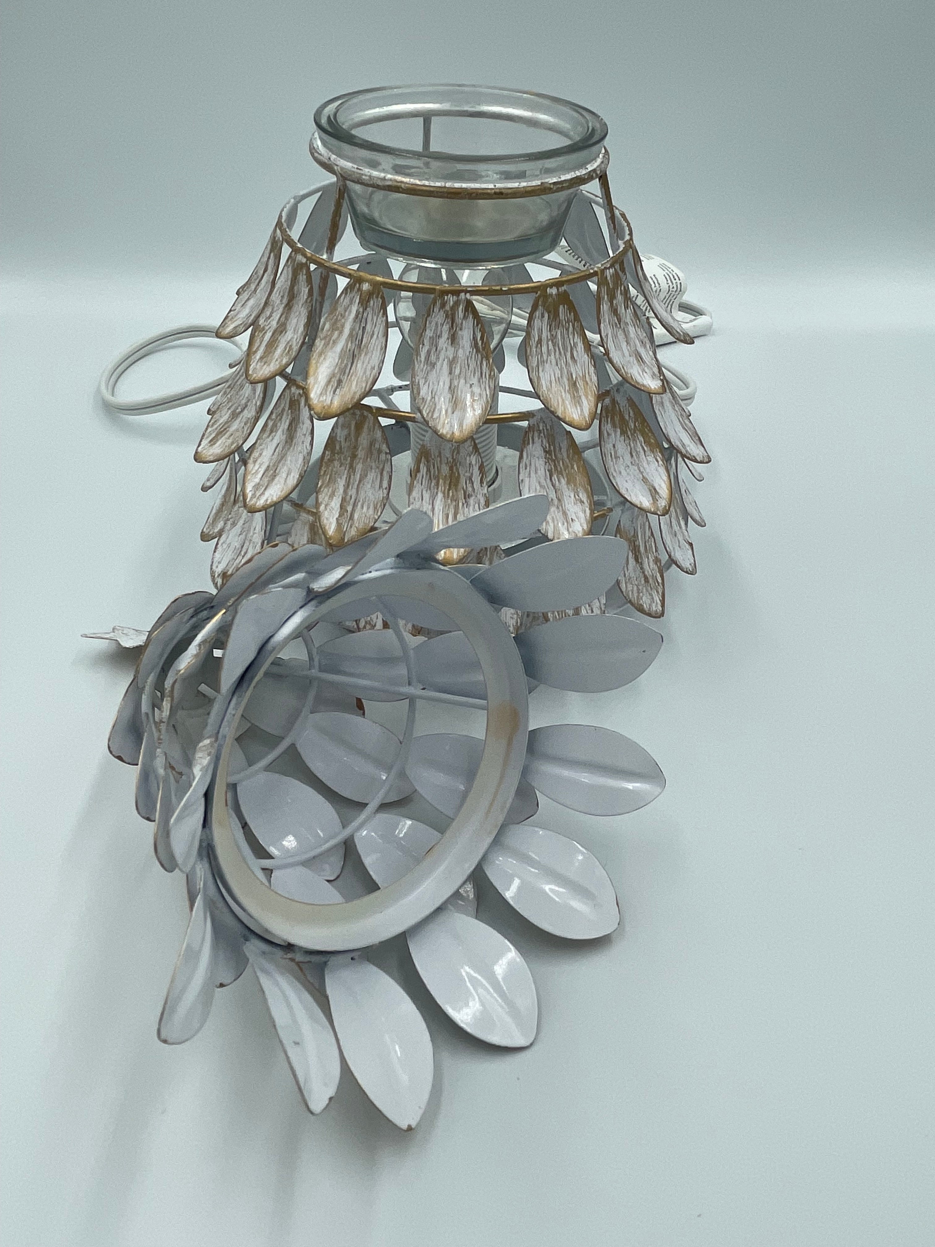 Scentsy All Aglow Medium White Wax Warmer with 3 Wax Sets