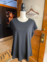 Universal Standard Women's Tee (M 18/20)