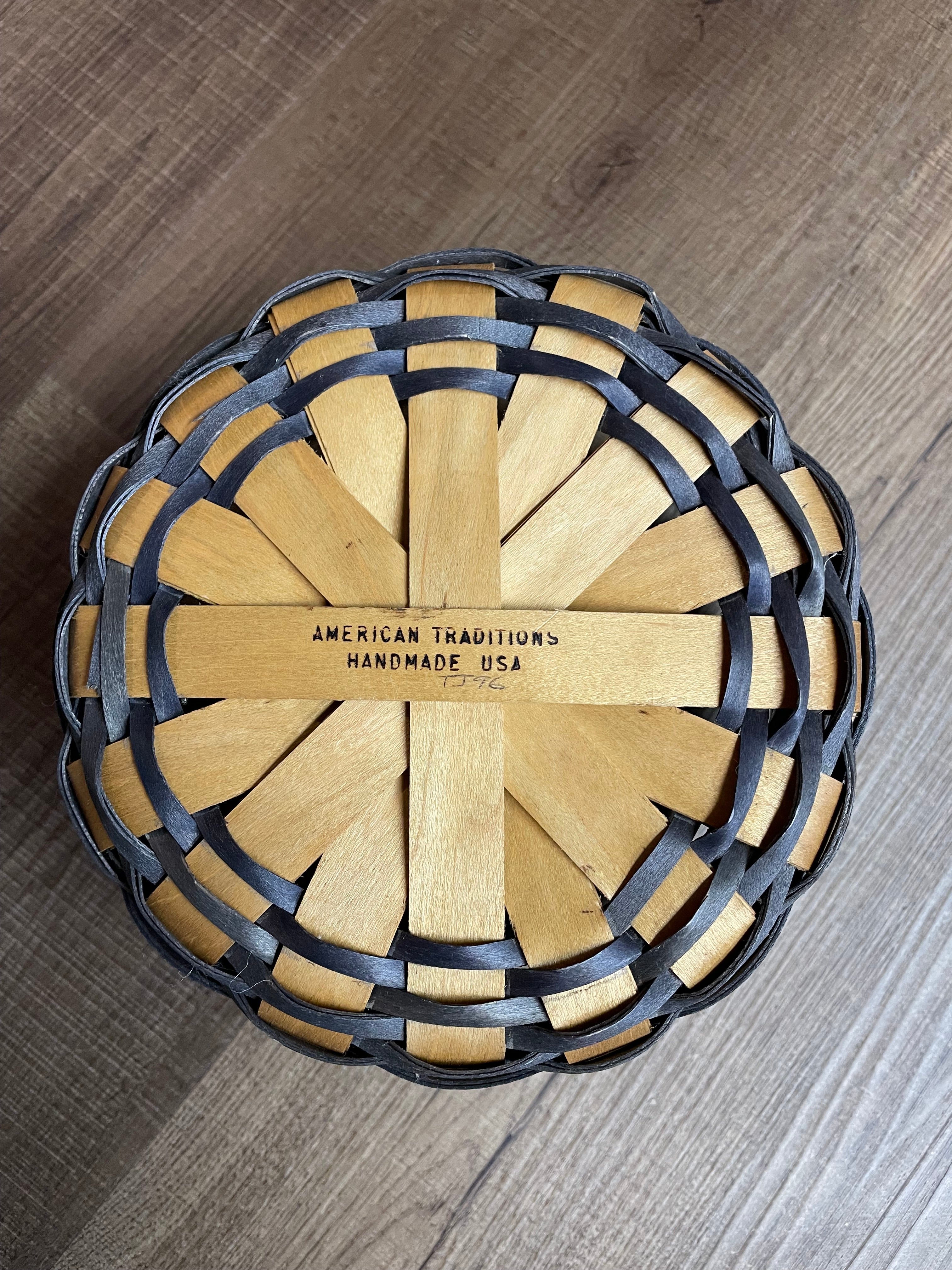 Vintage 1996 American Traditions Woven Basket