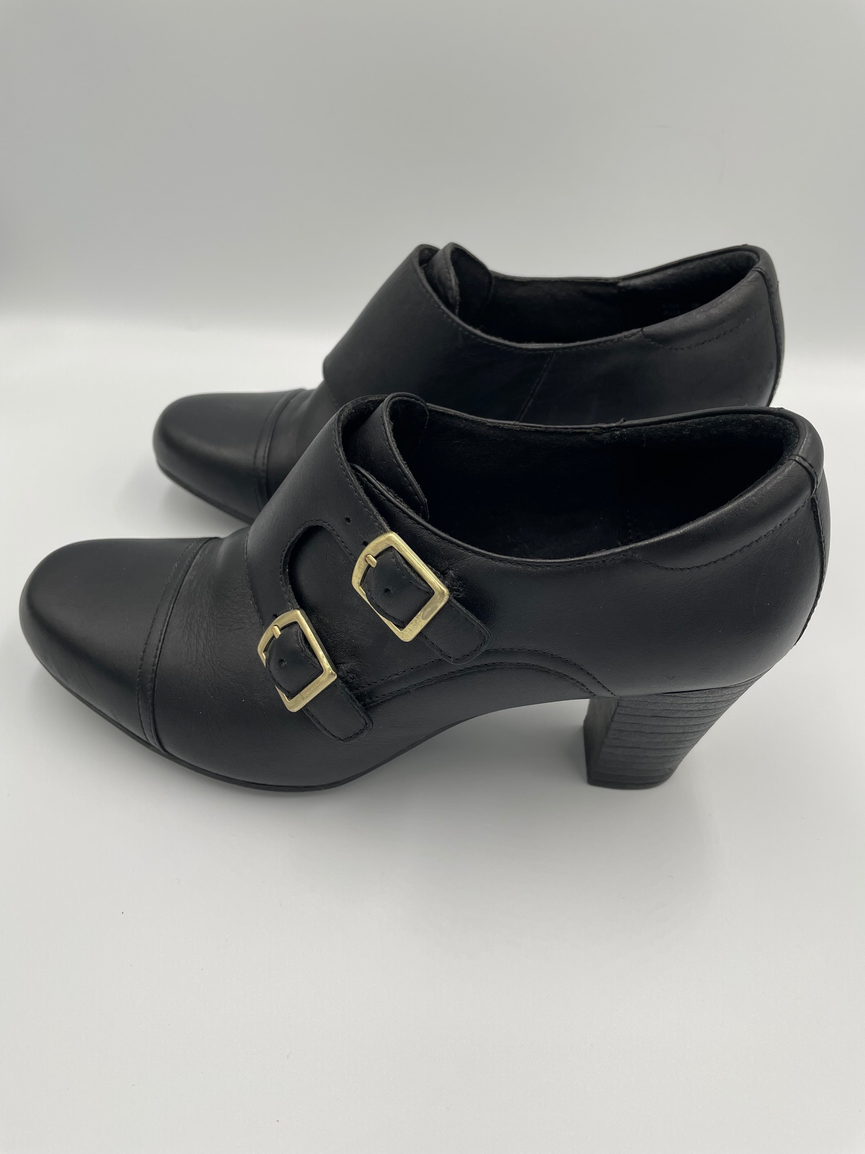 Clark's Women's Buckle Bootie (8M)