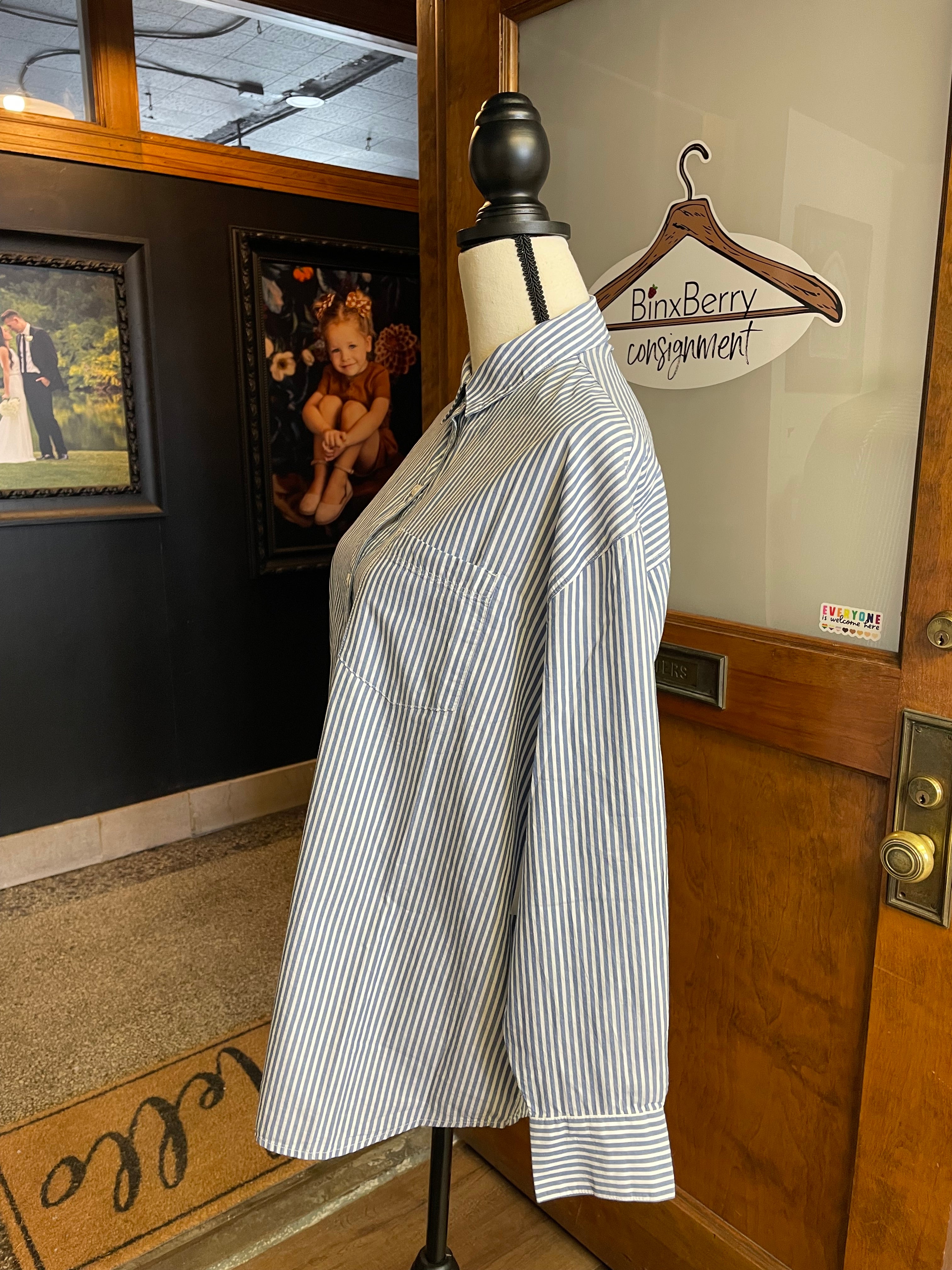 Old Navy Women's "The Boyfriend Shirt" (S)