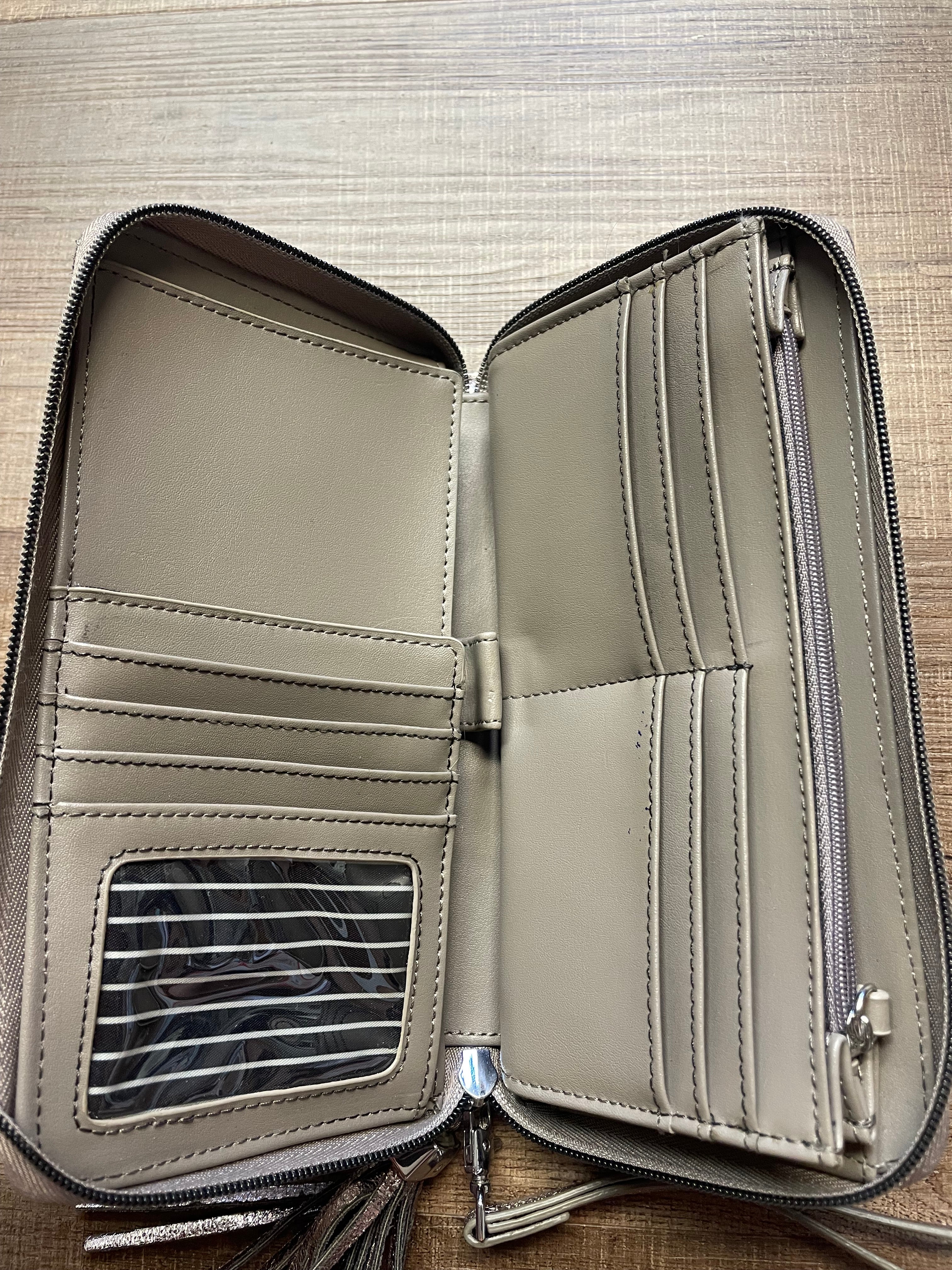 Stella & Dot Shimmer Wristlet