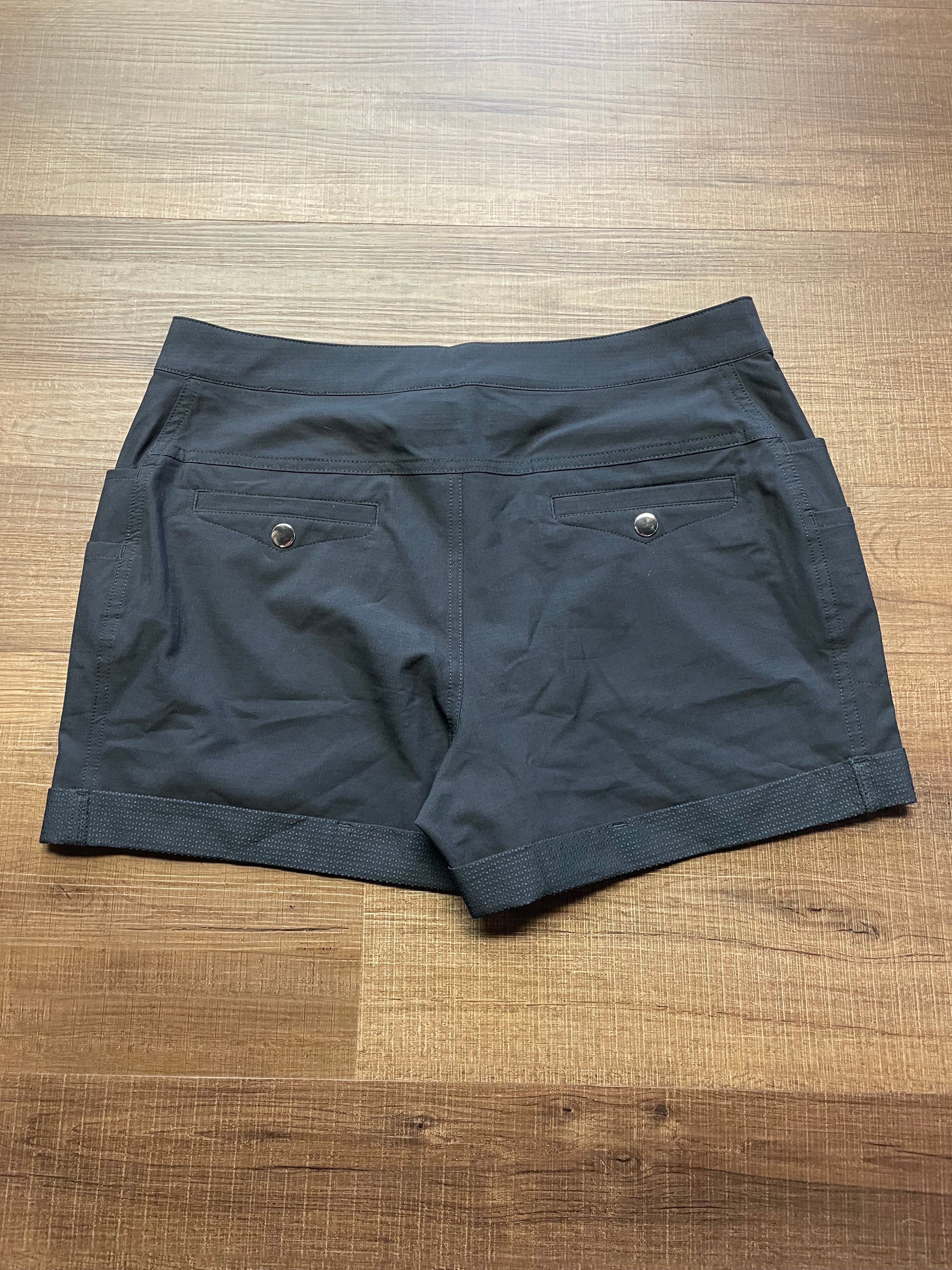 Zyia Active Women's Cuffed Shorts (L)