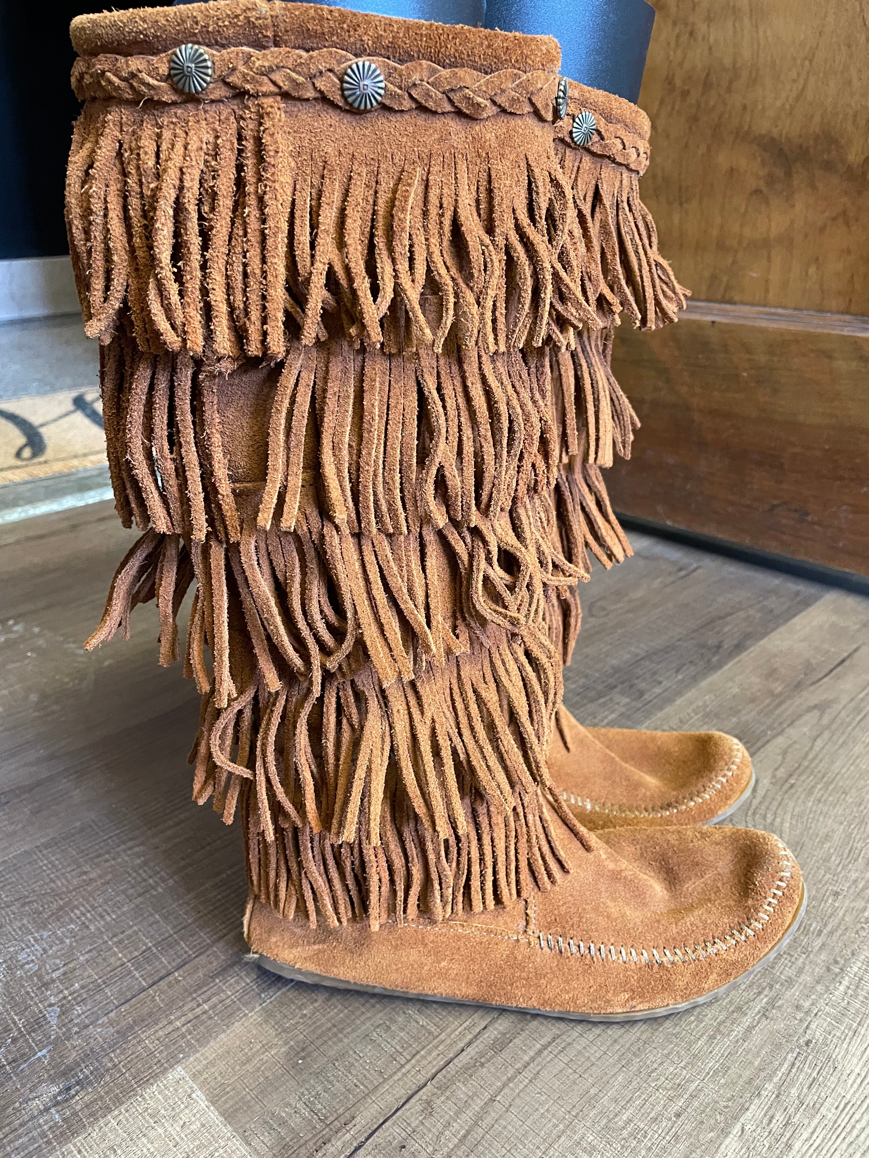 Minnetonka Women's 5 Layer Suede Fringe Western Boots (9) - BinxBerry Consignment
