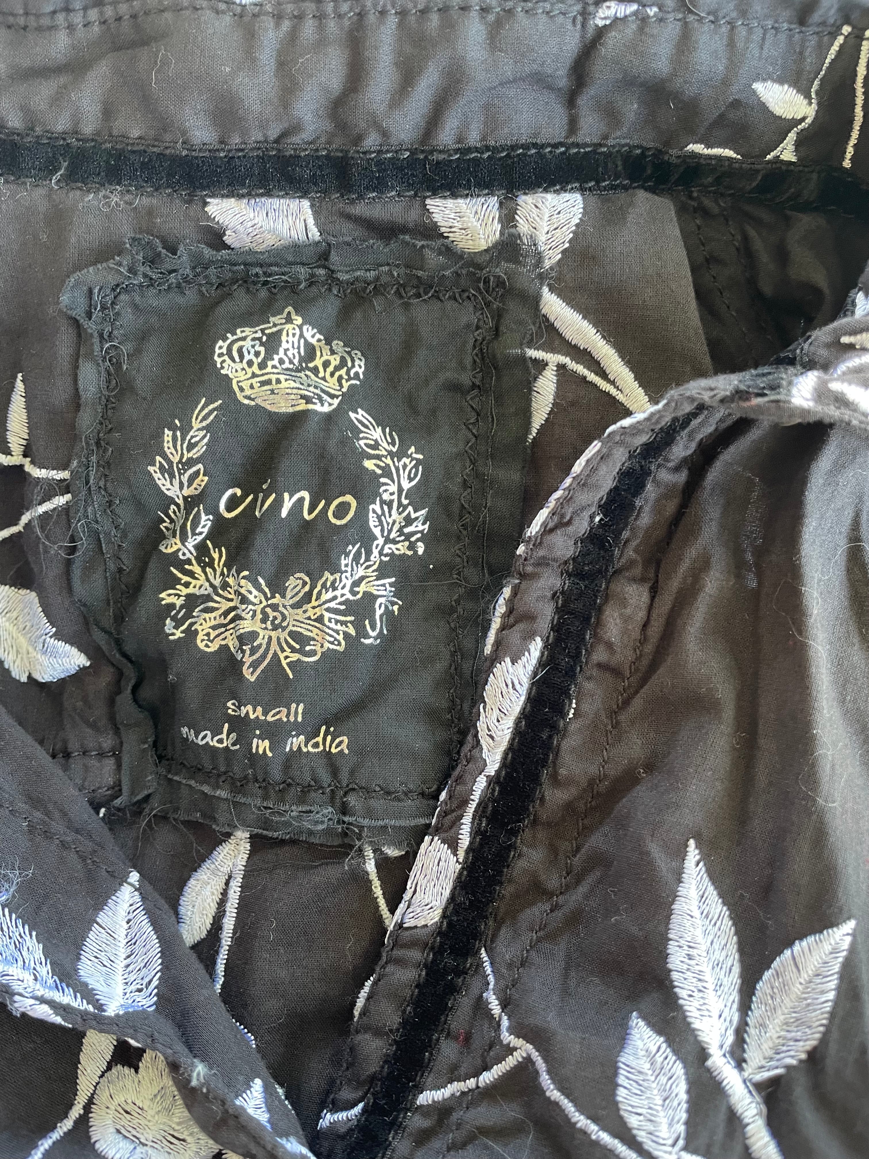 Cino Floral Embroidered Women's Blouse (S) - BinxBerry Consignment