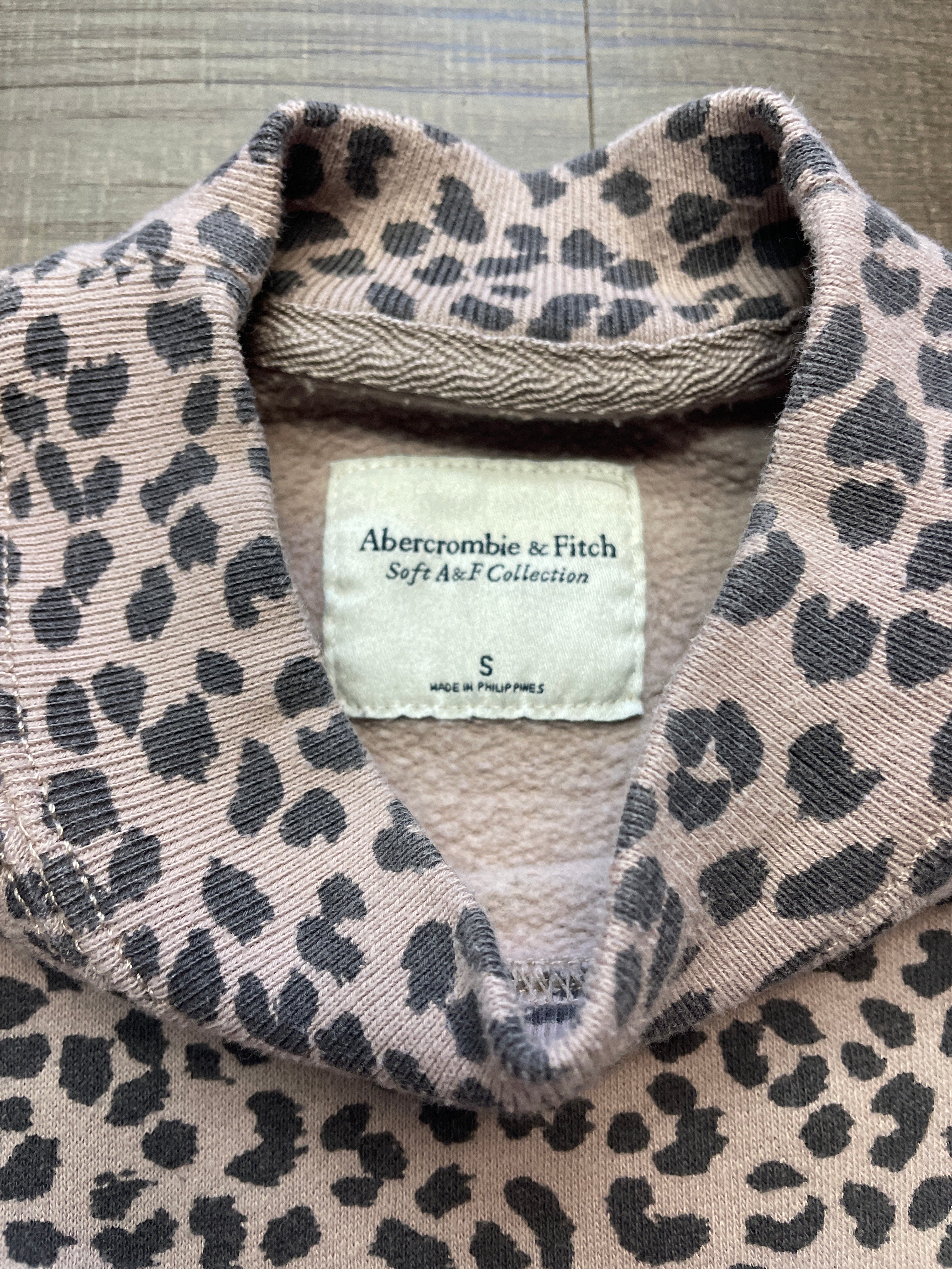 Abercrombie & Fitch Soft AF Leopard Print Jogger Set (S)