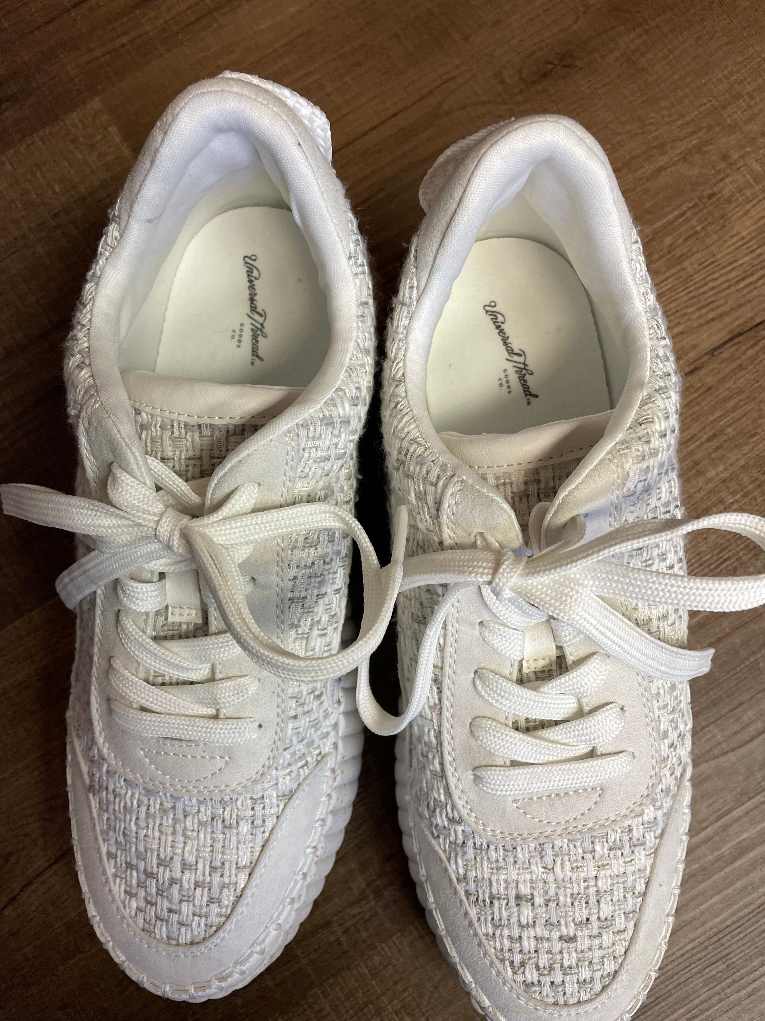 Universal Thread Sneakers (9.5)