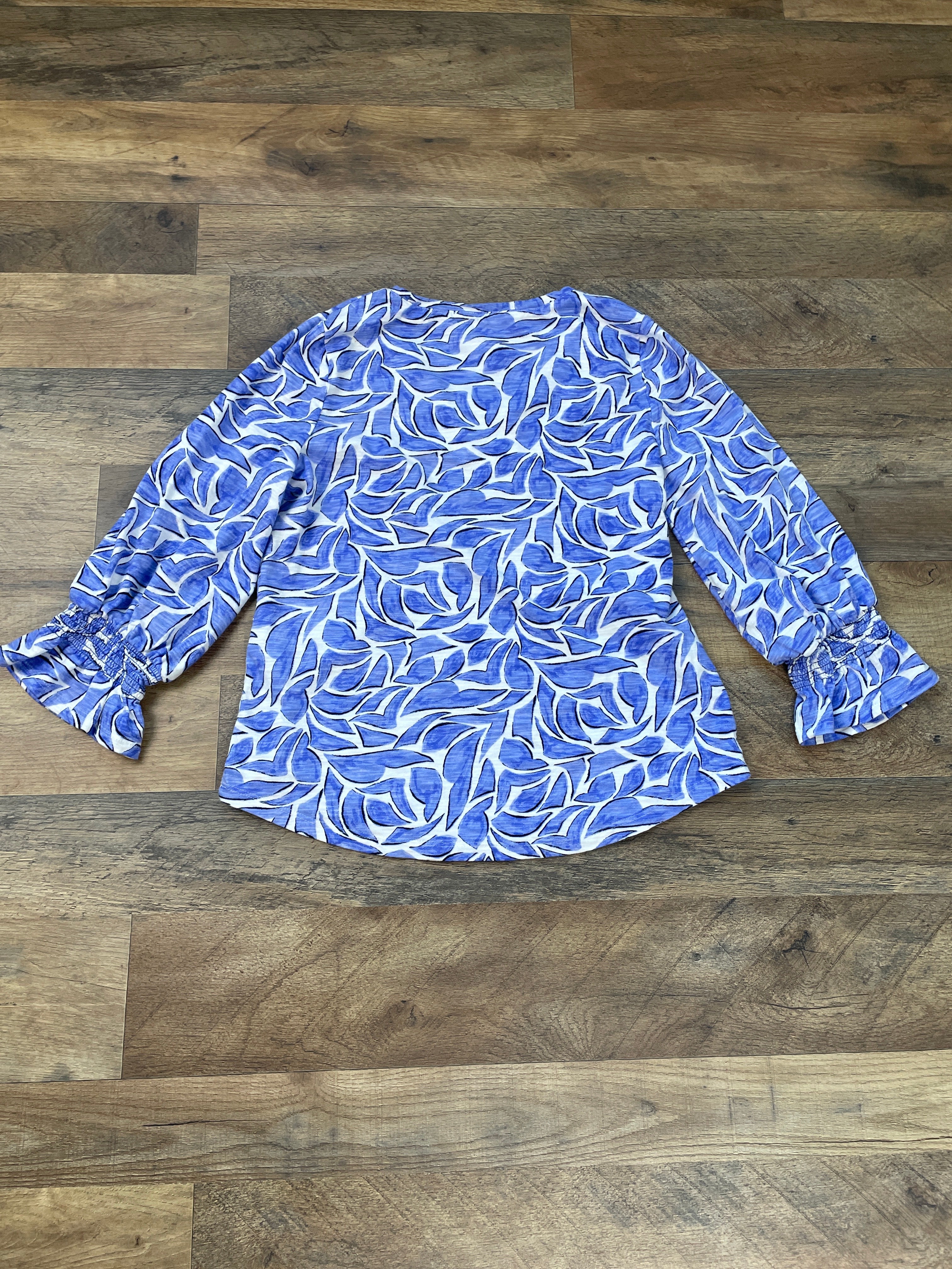 Chicos Crewneck Tee with Elastic Ruffle Sleeve (0/S) - BinxBerry Consignment