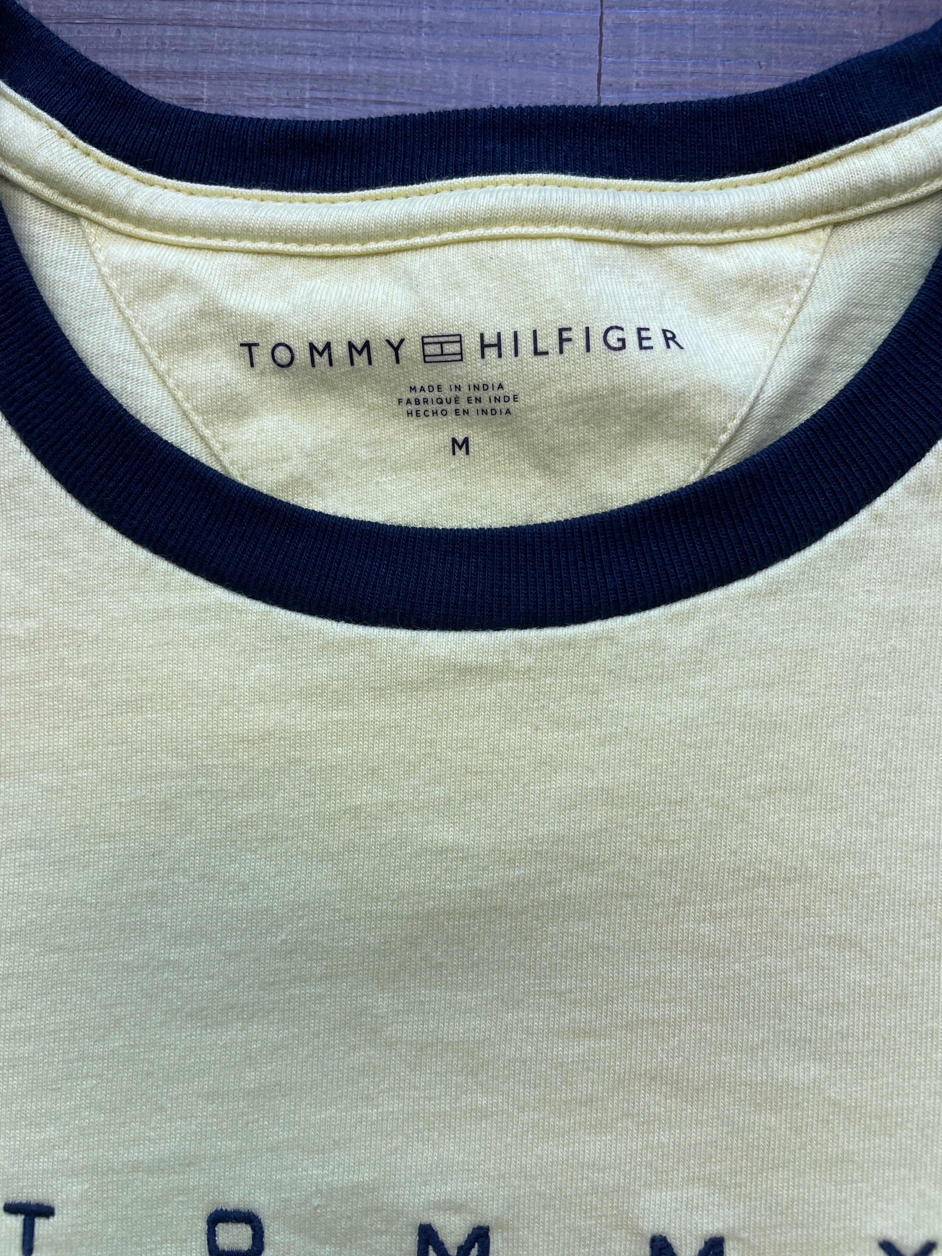 Vintage Tommy Hilfiger Signature Tee (M)