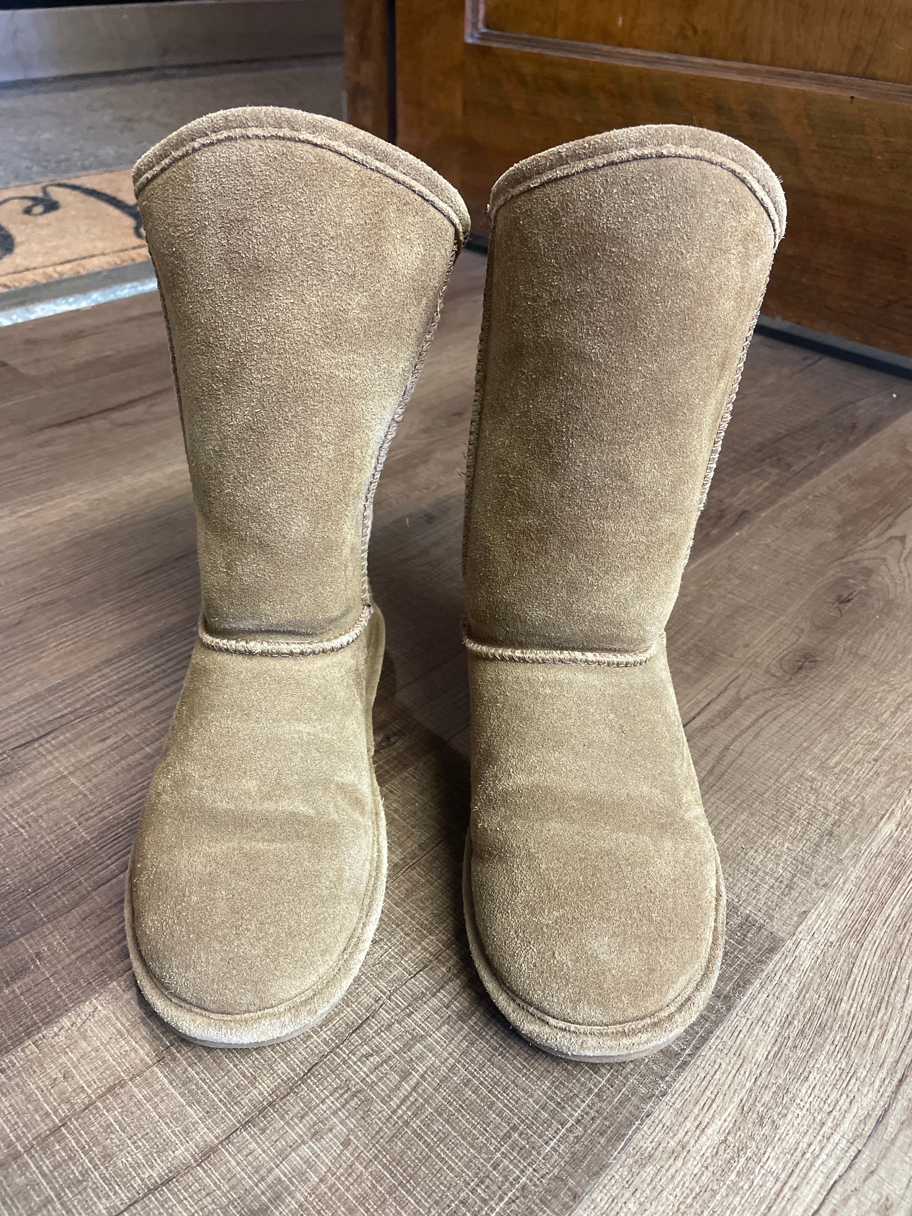 BEARPAW Women's Fur Lined Boots (8)