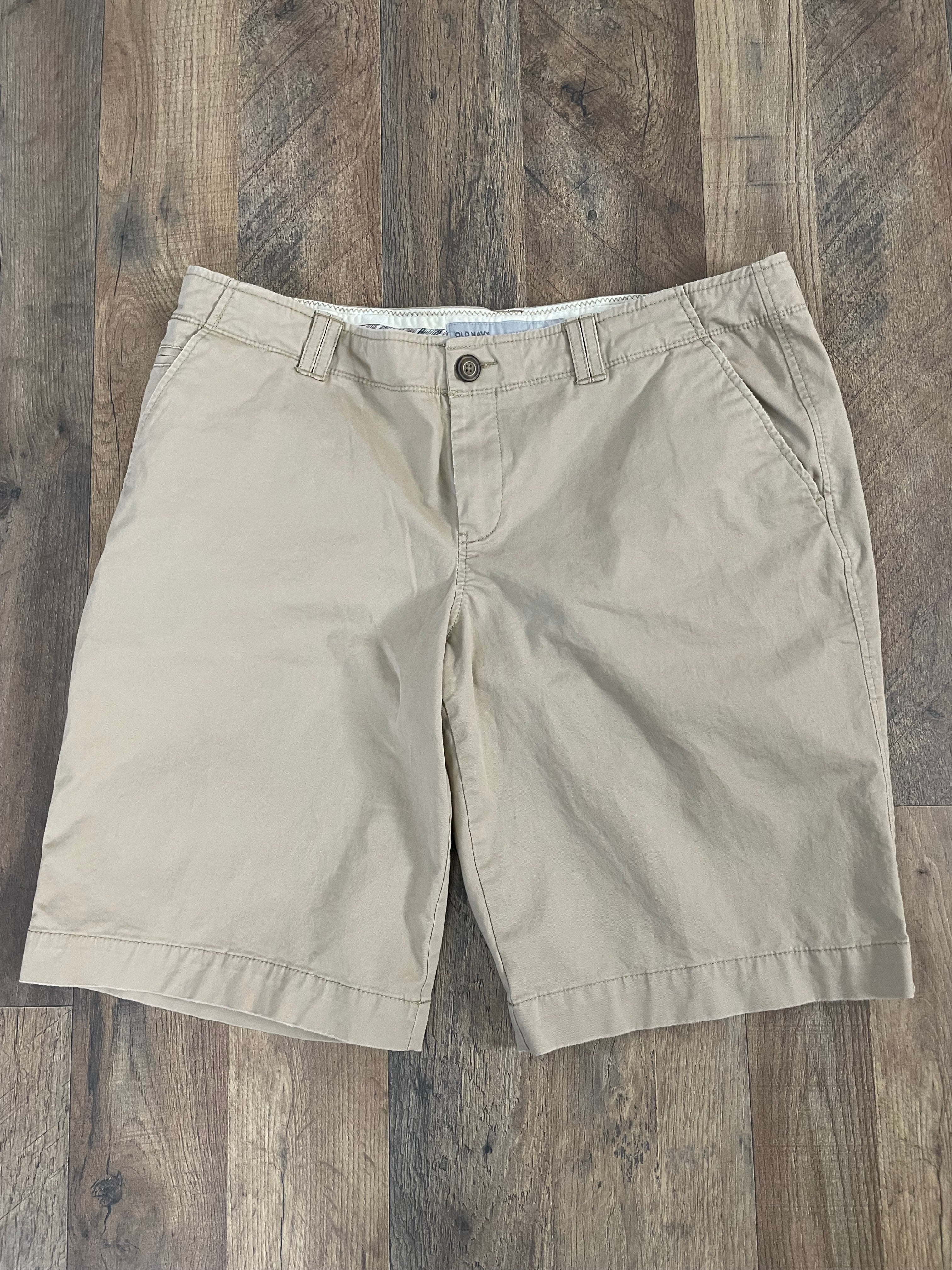 Old Navy Low Rise Women's Bermuda Shorts (12) - BinxBerry Consignment