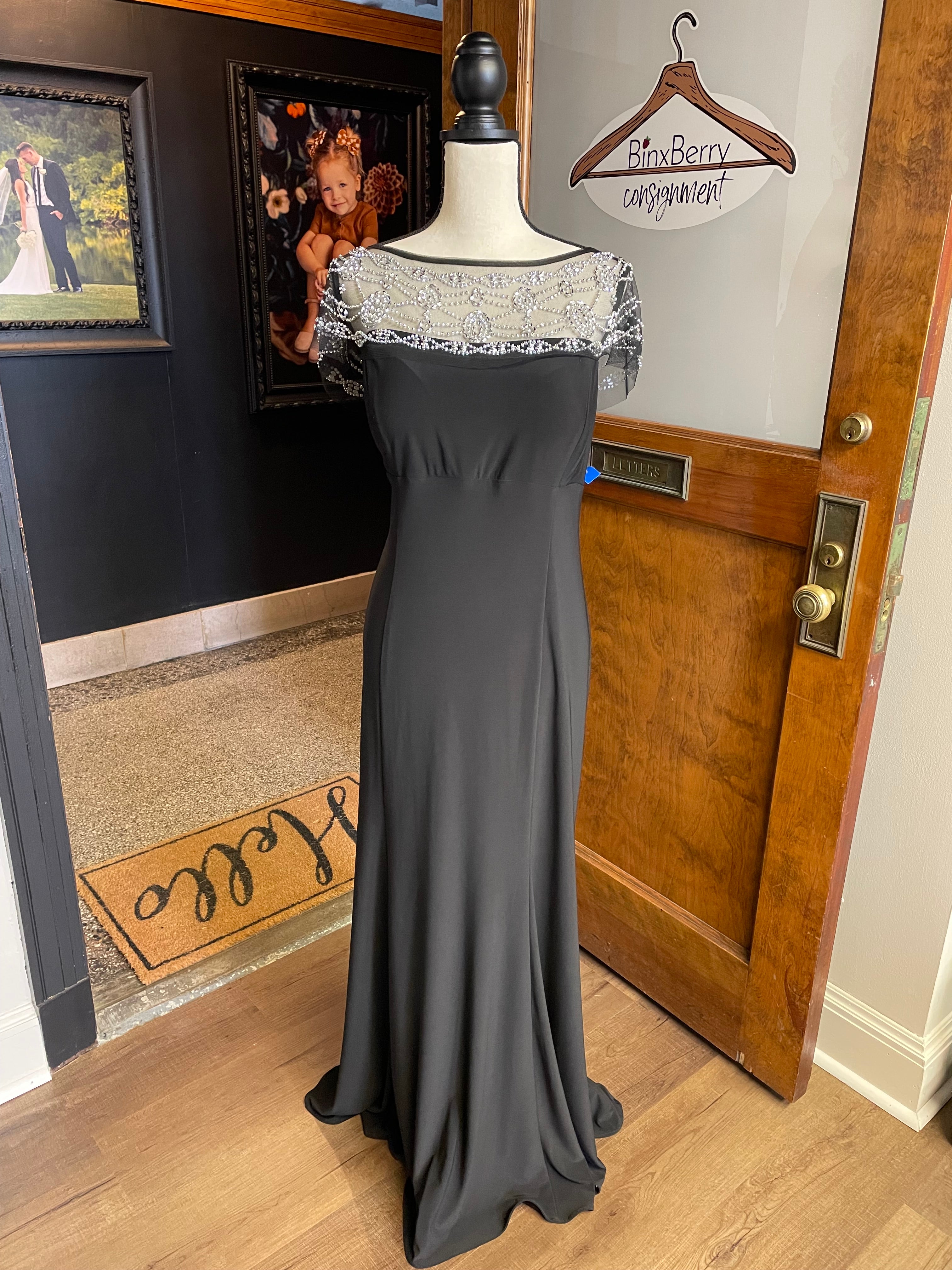R&M Richards Black Gown (16)