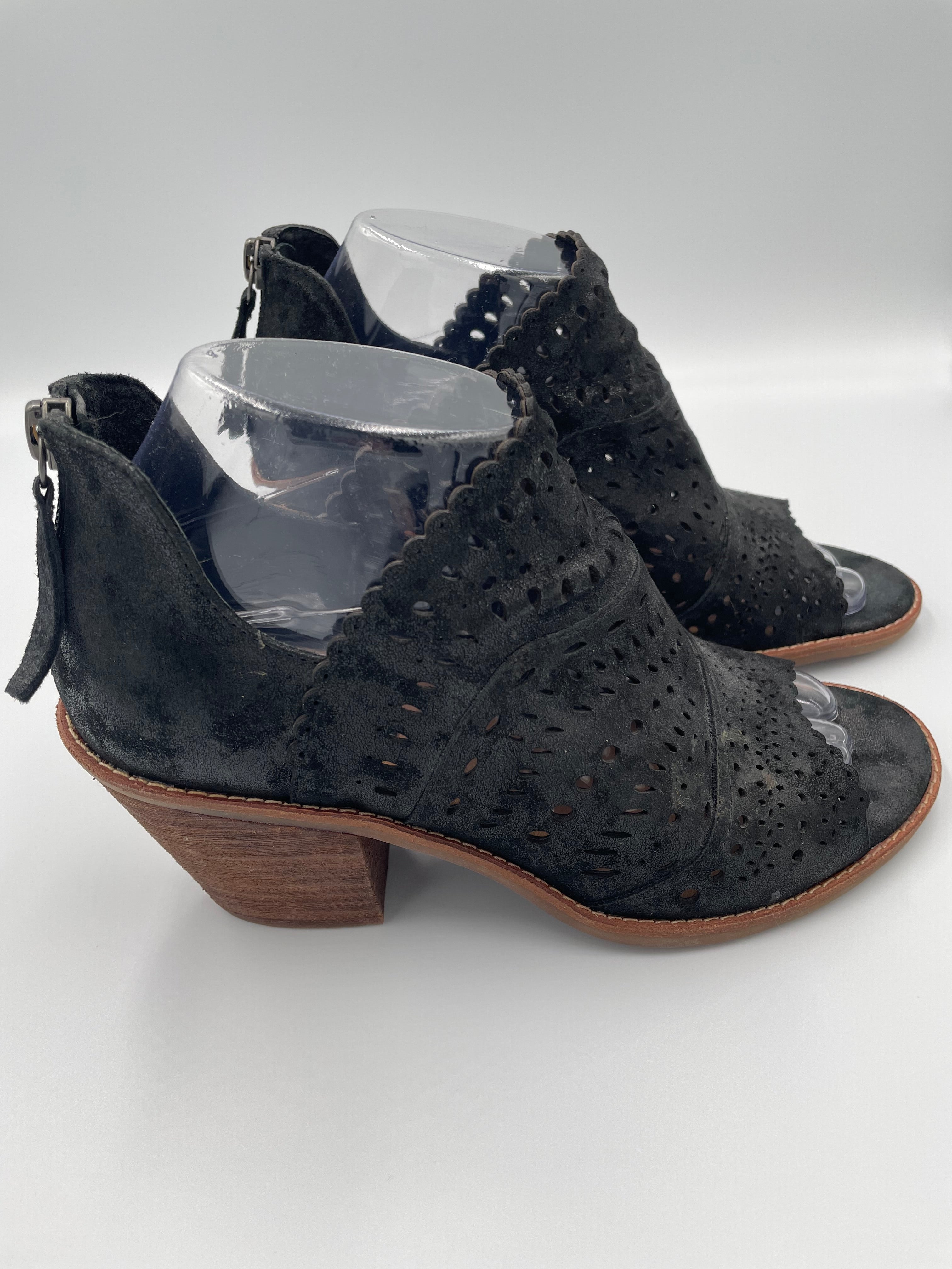 Sofft Women's Millard Open Toed Booties (7)