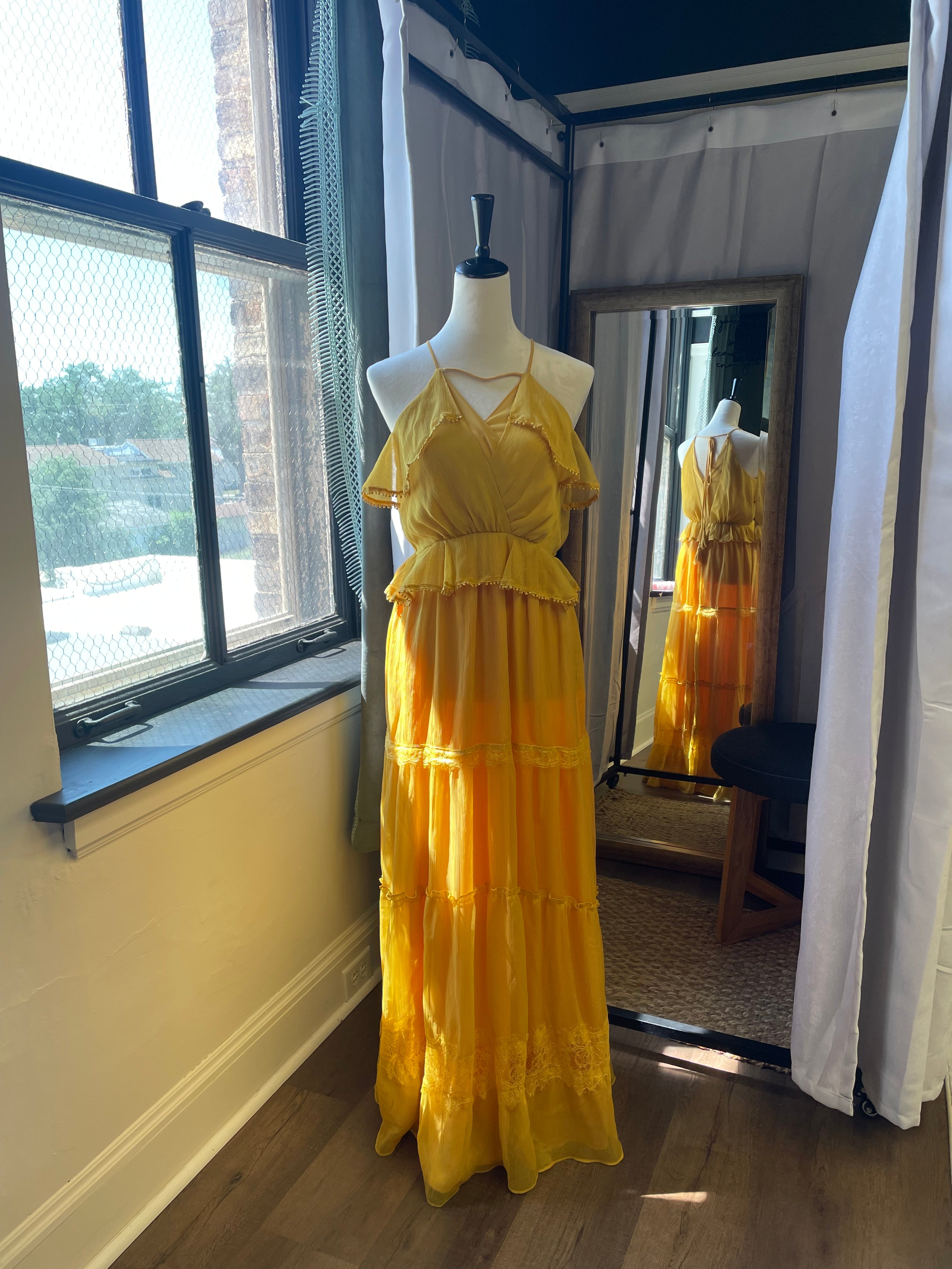 Adelyn Rae Cascading Ruffle V-Neck Maxi Dress (S) - BinxBerry Consignment