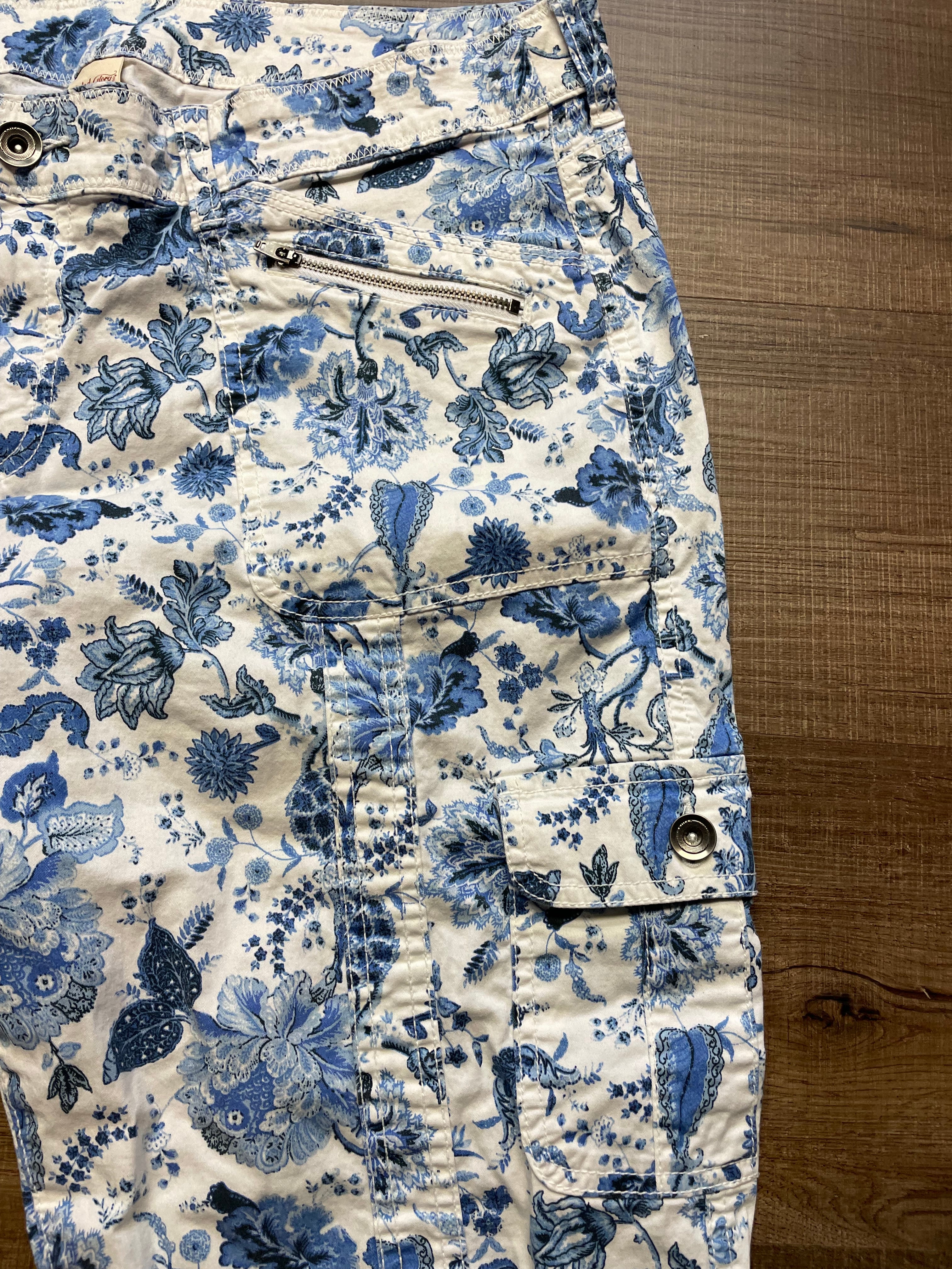 Faded Glory Blue Floral Capris (16)