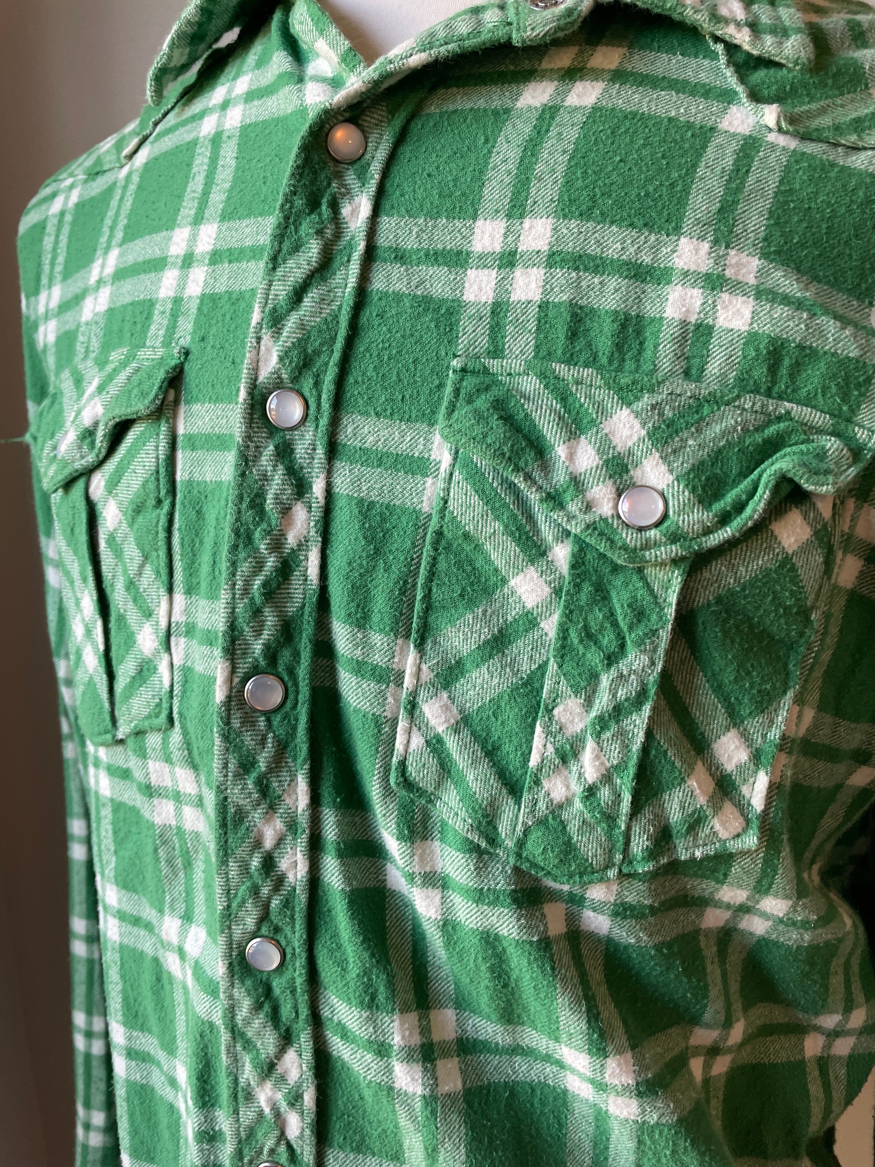 Vintage Levi's Men's Pearl Snap Flannel Shirt (M)