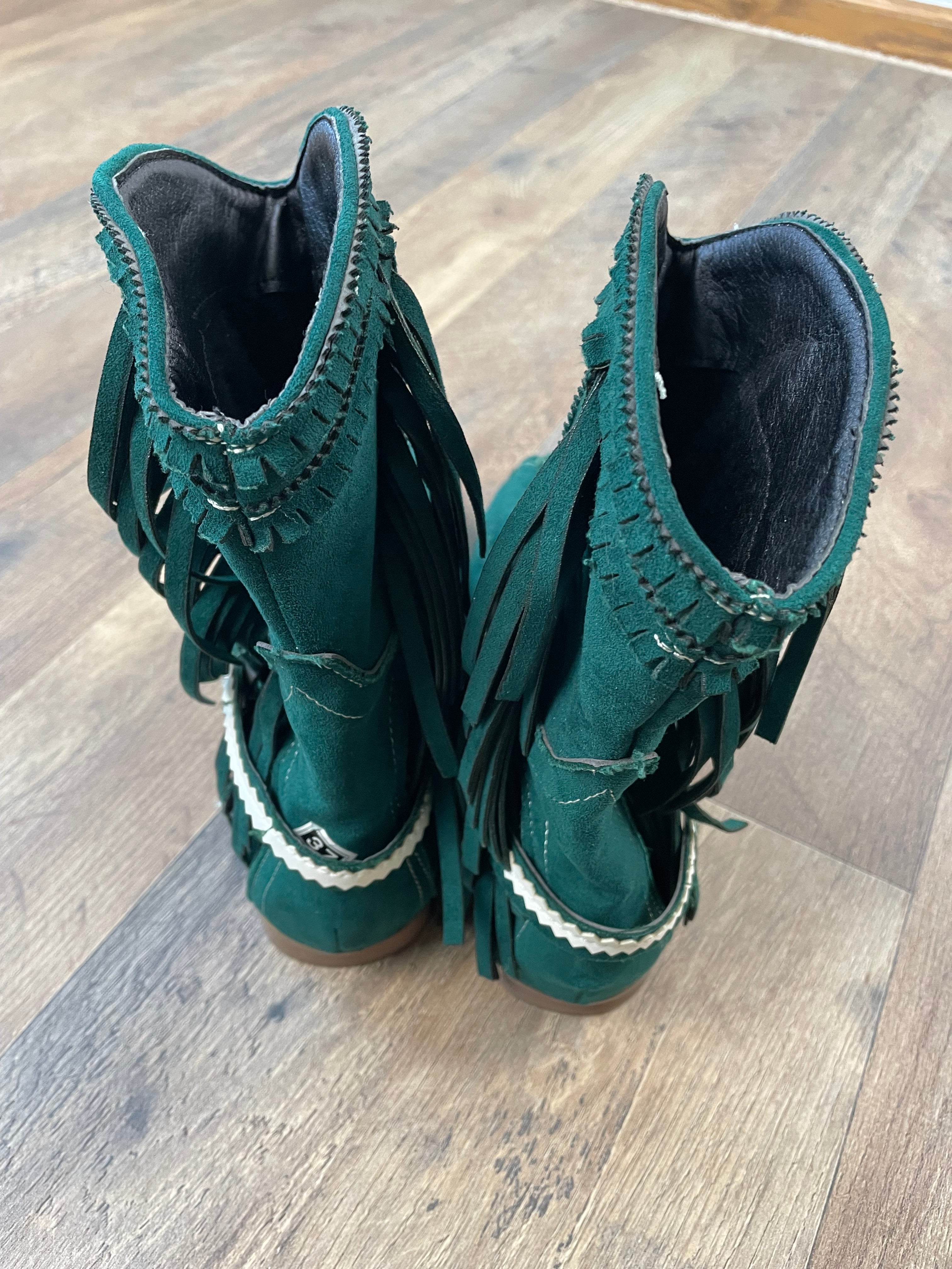 Women's Fashion Fringe Boots (37 EU) - BinxBerry Consignment